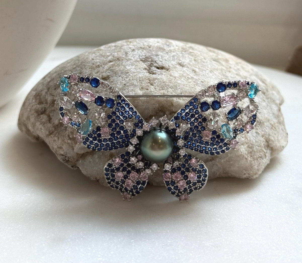 Elly’s Tahitian peacock green Ocean Pearl Butterfly Brooch pendant 2in1: Extreme luster mirrored, 10mm, 6x4cm, gift for her