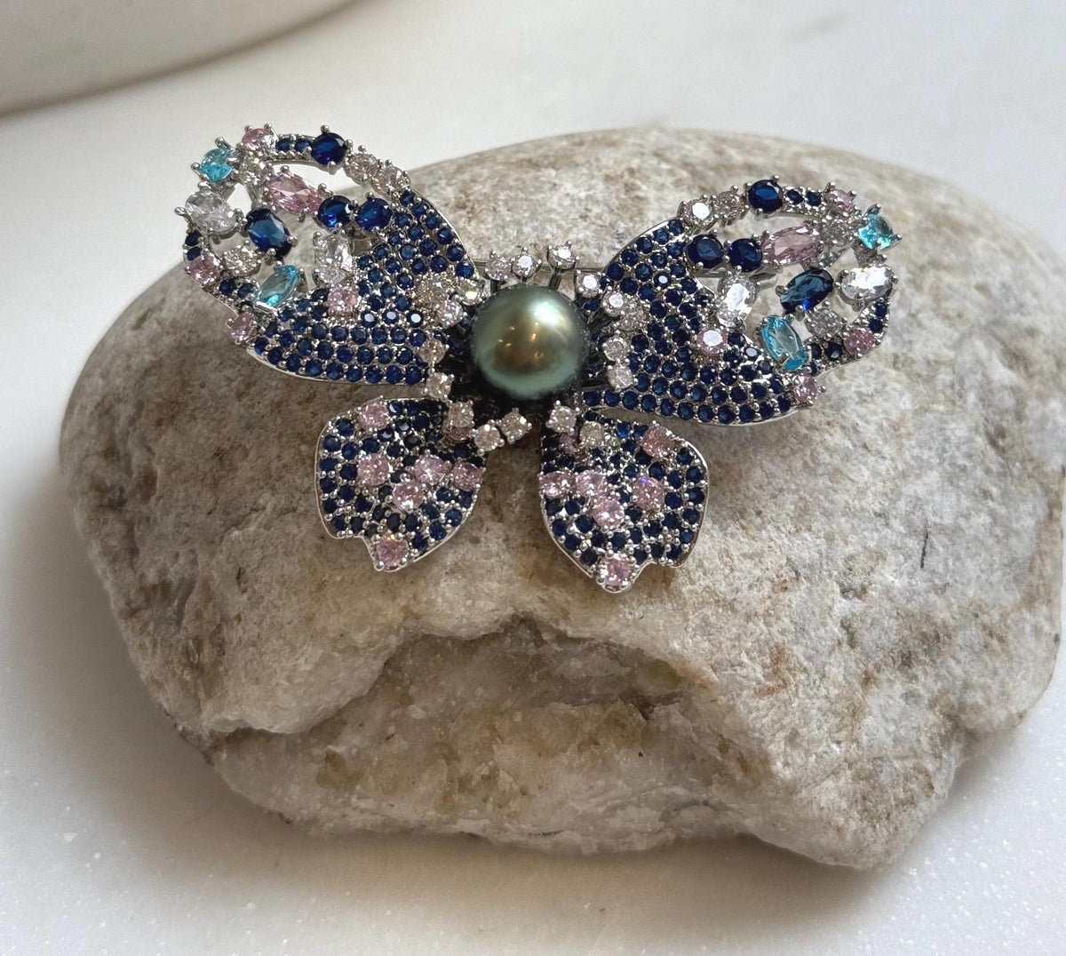 Elly’s Tahitian peacock green Ocean Pearl Butterfly Brooch pendant 2in1: Extreme luster mirrored, 10mm, 6x4cm, gift for her