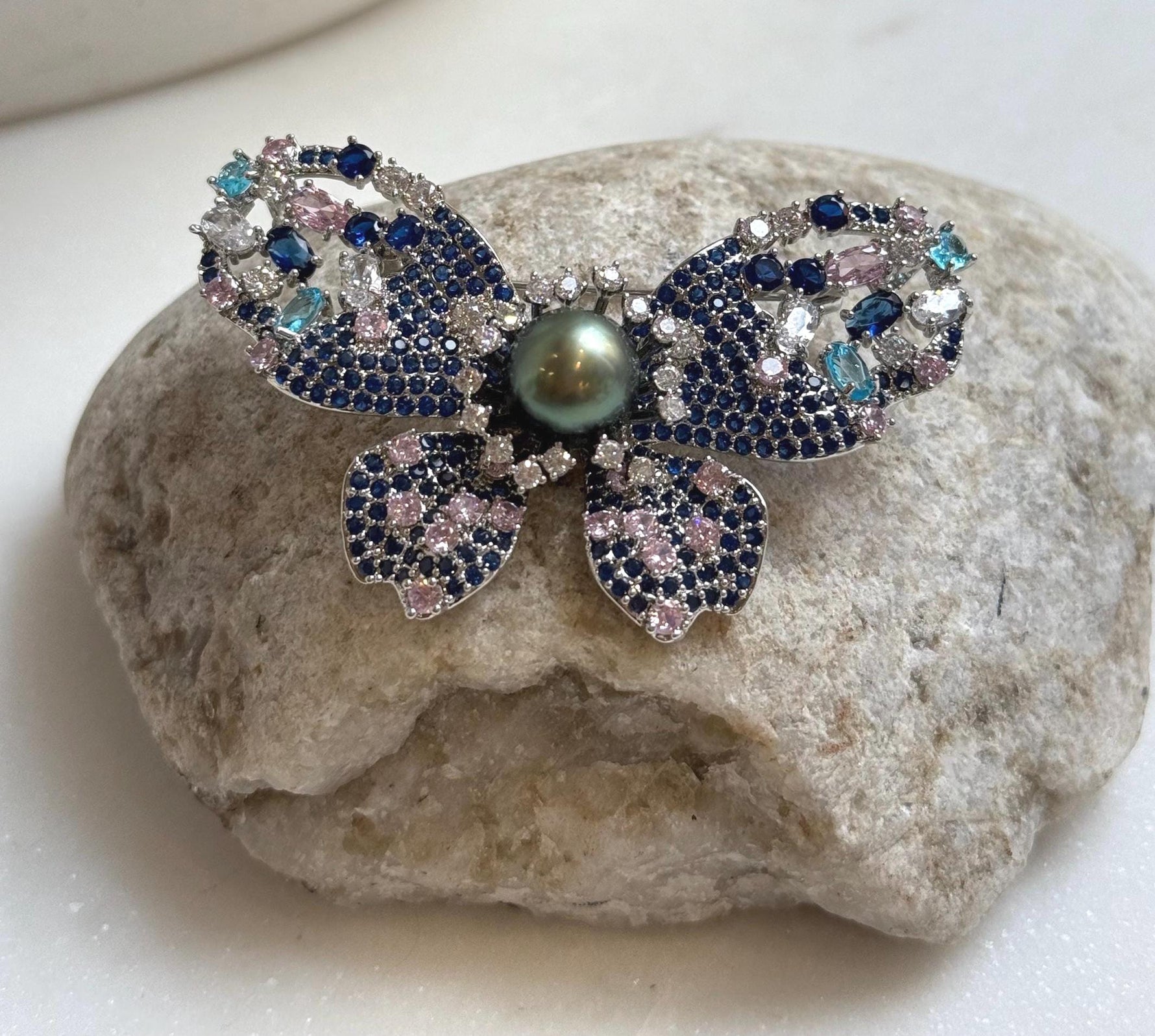 Elly’s Tahitian peacock green Ocean Pearl Butterfly Brooch pendant 2in1: Extreme luster mirrored, 10mm, 6x4cm, gift for her