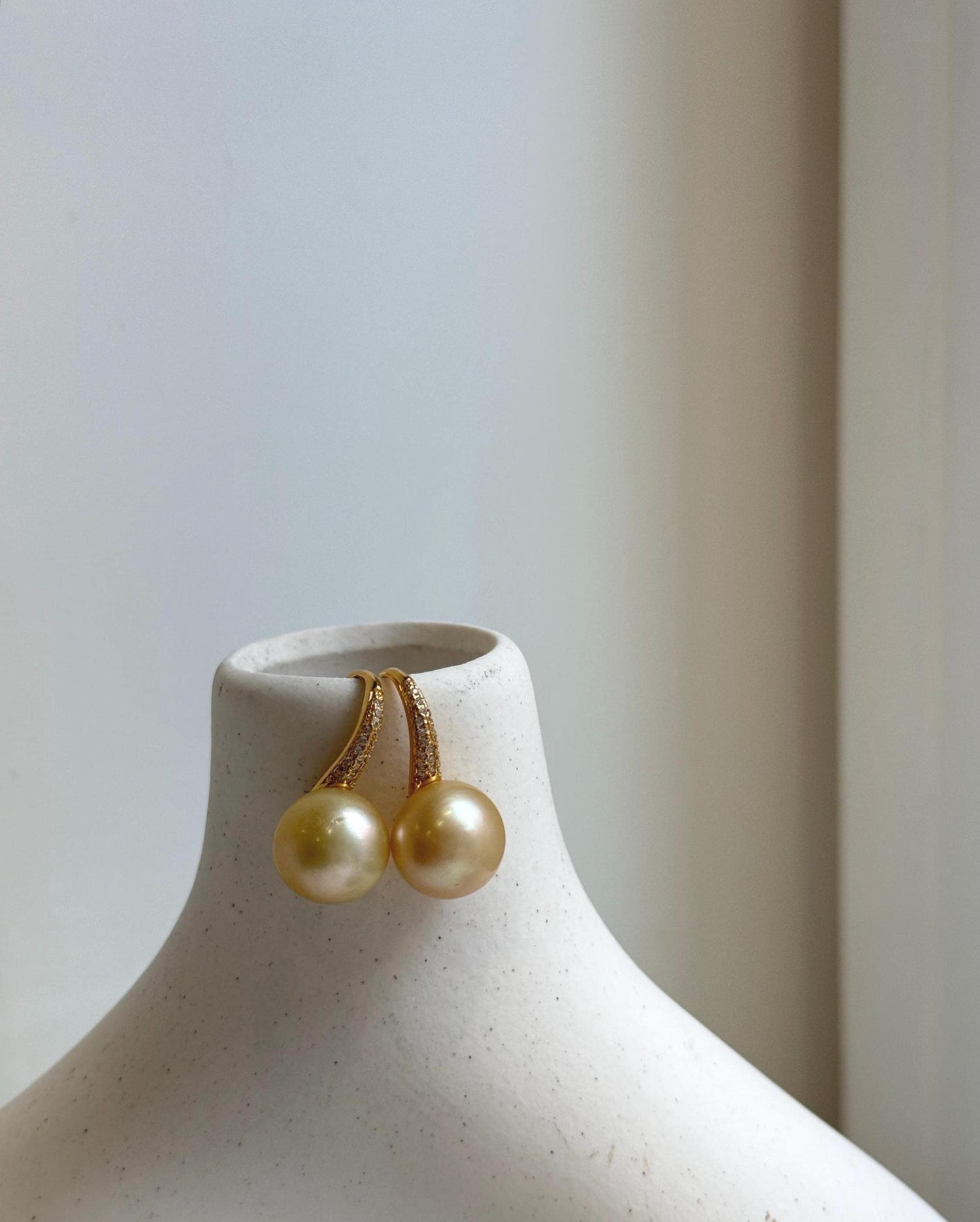 Elly’s 12.5mm Genius South sea ultra golden ocean Pearls High-heel Earrings hooks: Strong luster, 2.5cm high, S925 silver cool earrings.gift for her birthday