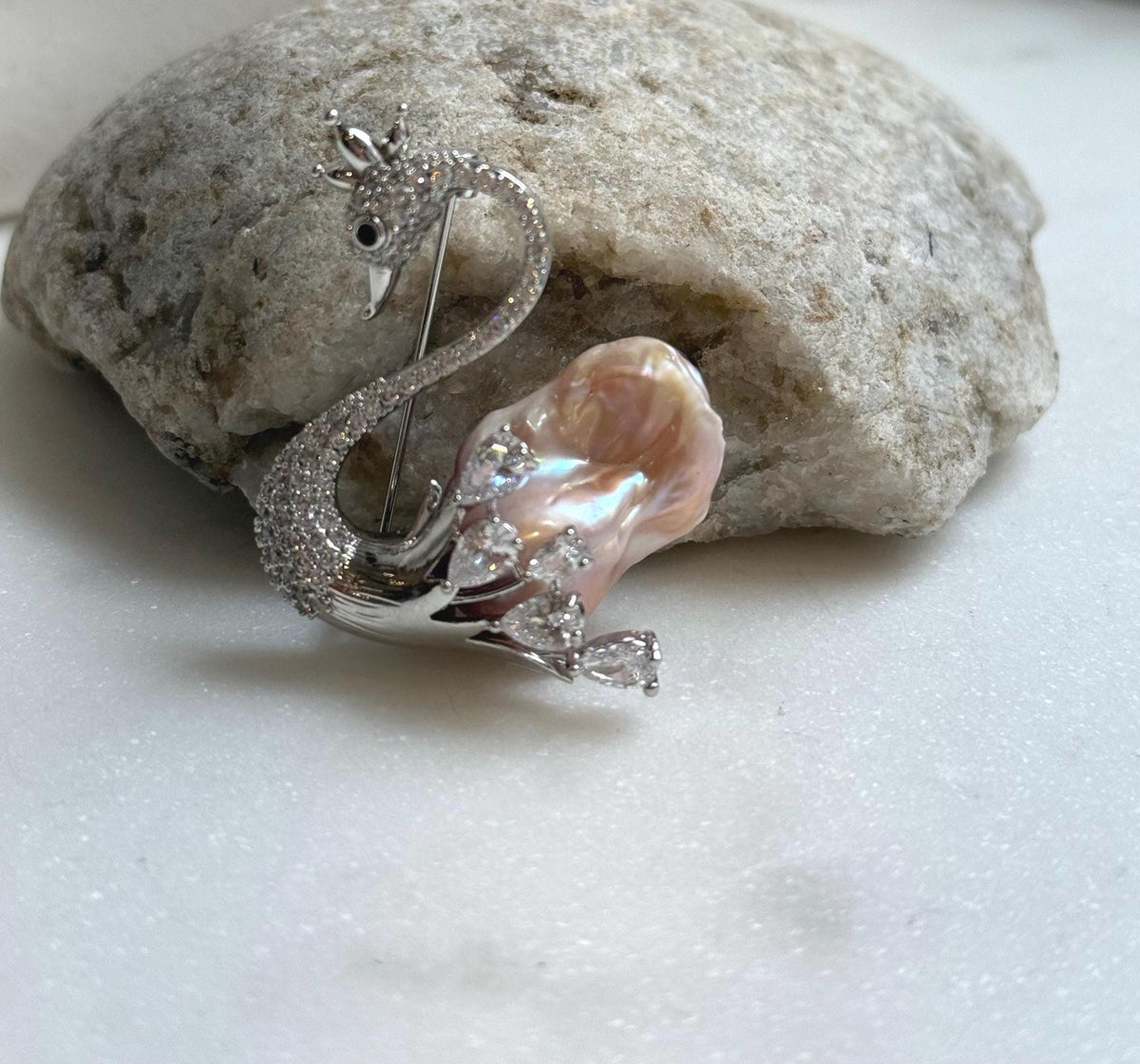 Elly’s Peach Rose iridescent Freshwater baroque Pearl Swan Brooch pendant 2in1: Extreme luster mirrored, to 23.8mm, 3.5x4.5cm, gift for her daily office brooch
