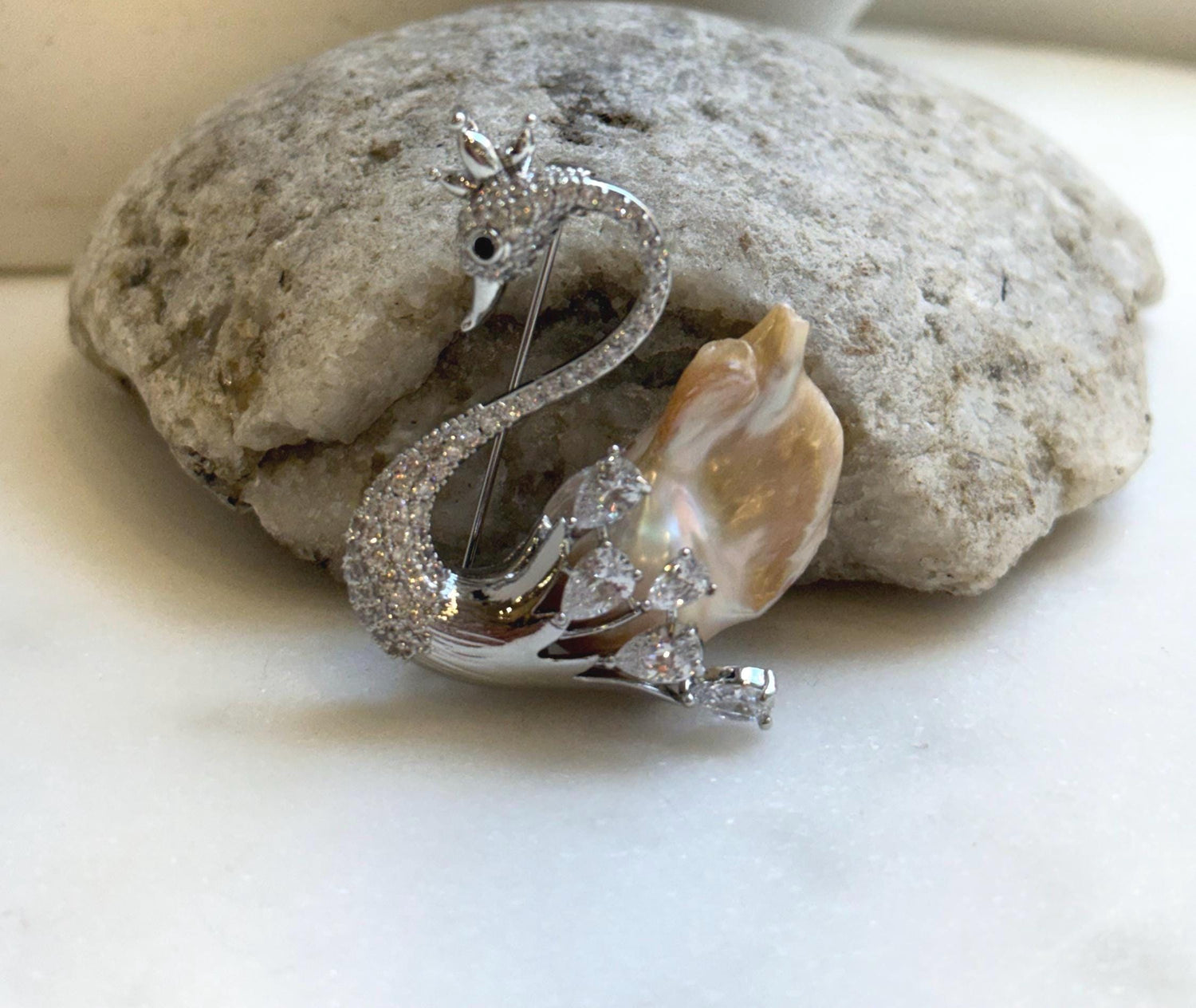 Elly’s Peach Gold iridescent Freshwater baroque Pearl Swan Brooch pendant 2in1: Extreme luster mirrored, to 23.8mm, 4x4cm, gift for her