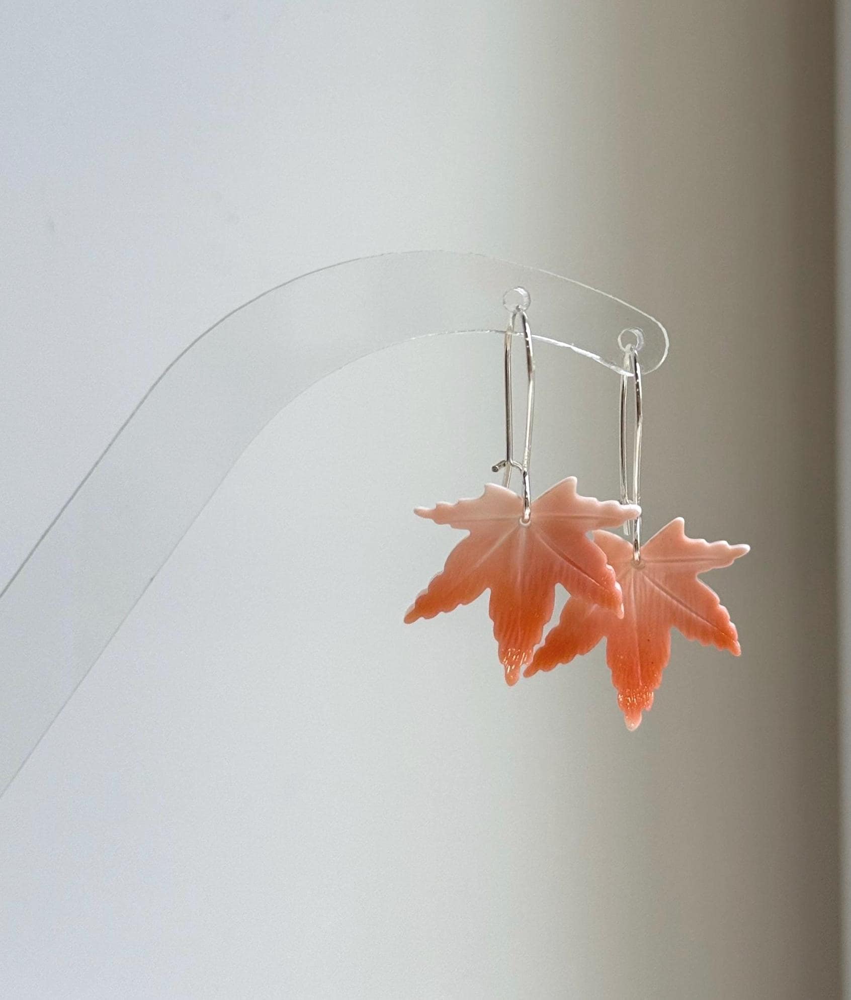 Elly’s Natural White Shell S925 silver vintage cool leaf earring hoops. 3.5cm high.