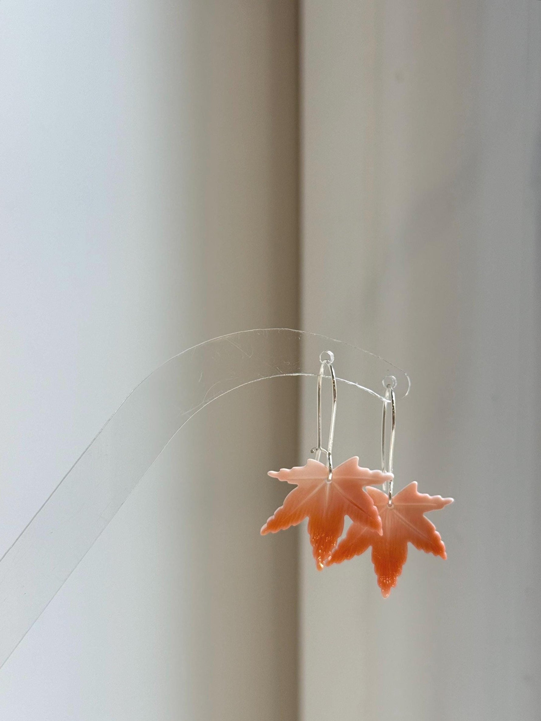 Elly’s Natural White Shell S925 silver vintage cool leaf earring hoops. 3.5cm high.