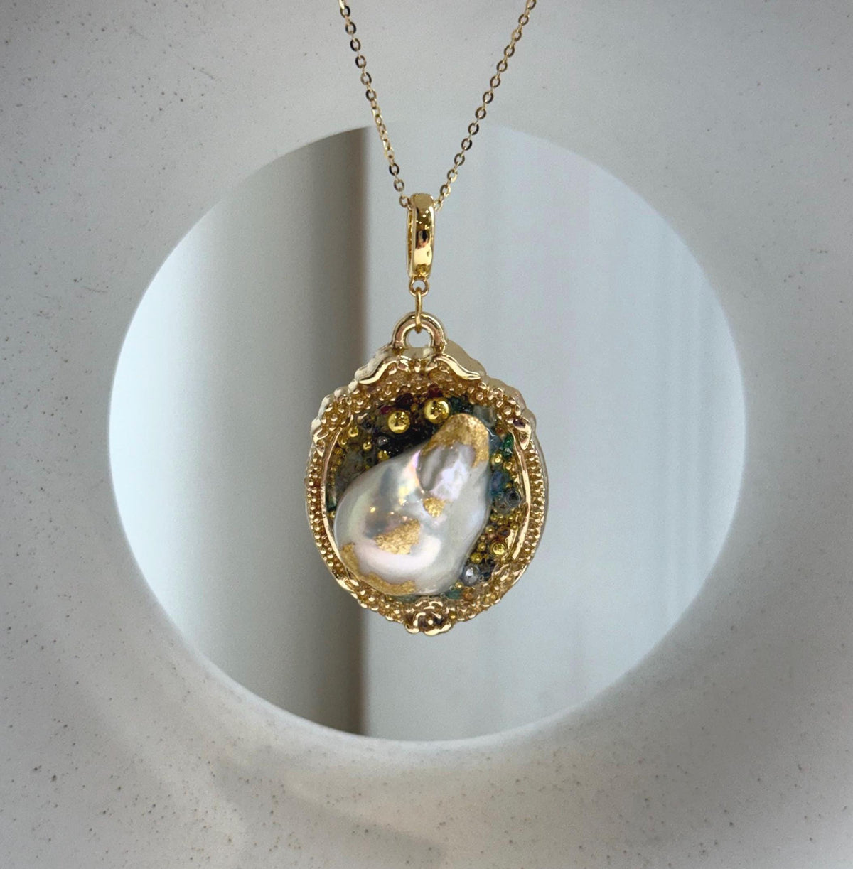 Elly’s White iridescent Freshwater baroque Pearl Gold foiled Vintage Brooch pendant 2in1: Extreme luster, 3x4.8cm, gift for her birthday