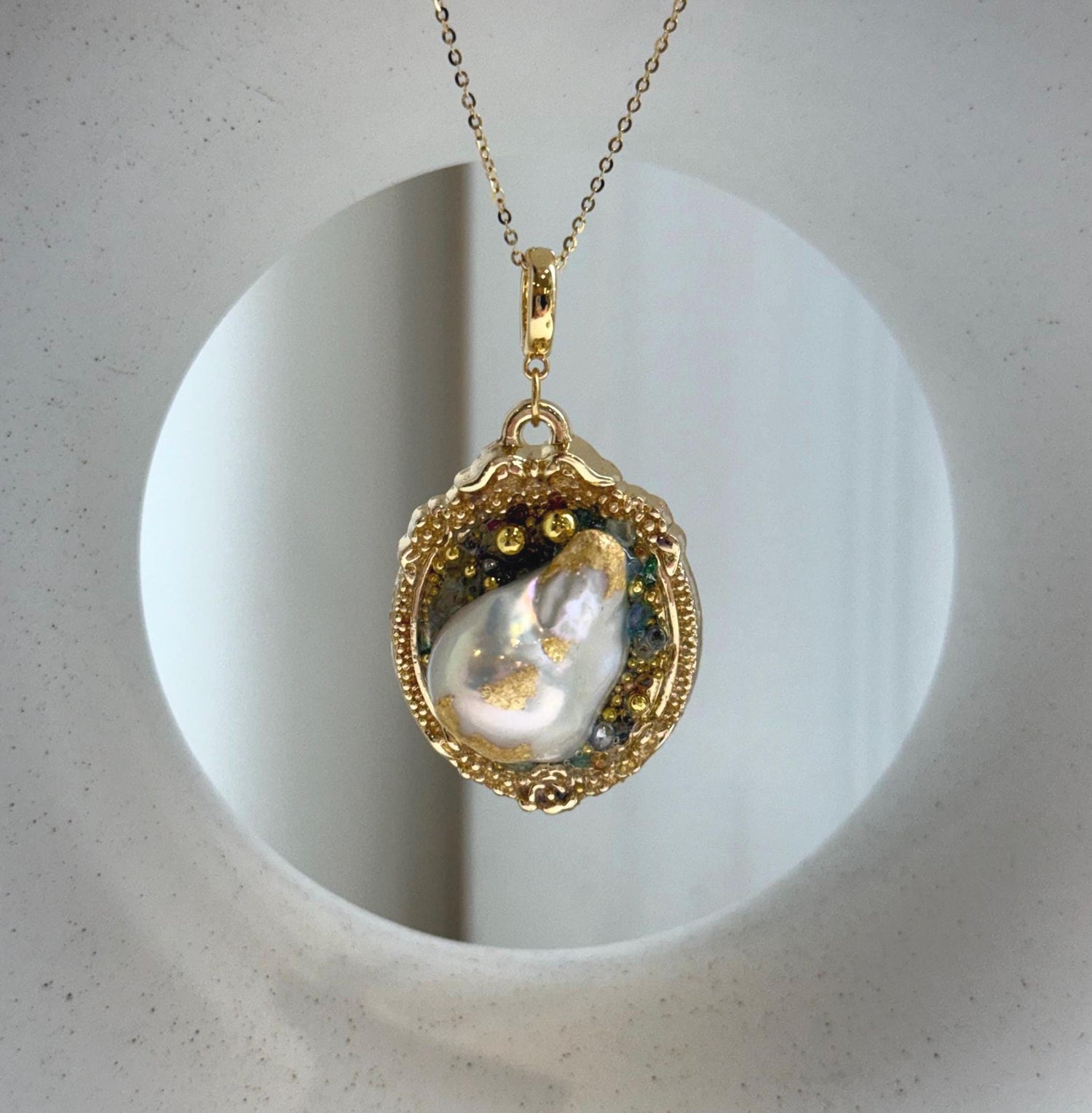 Elly’s White iridescent Freshwater baroque Pearl Gold foiled Vintage Brooch pendant 2in1: Extreme luster, 3x4.8cm, gift for her birthday