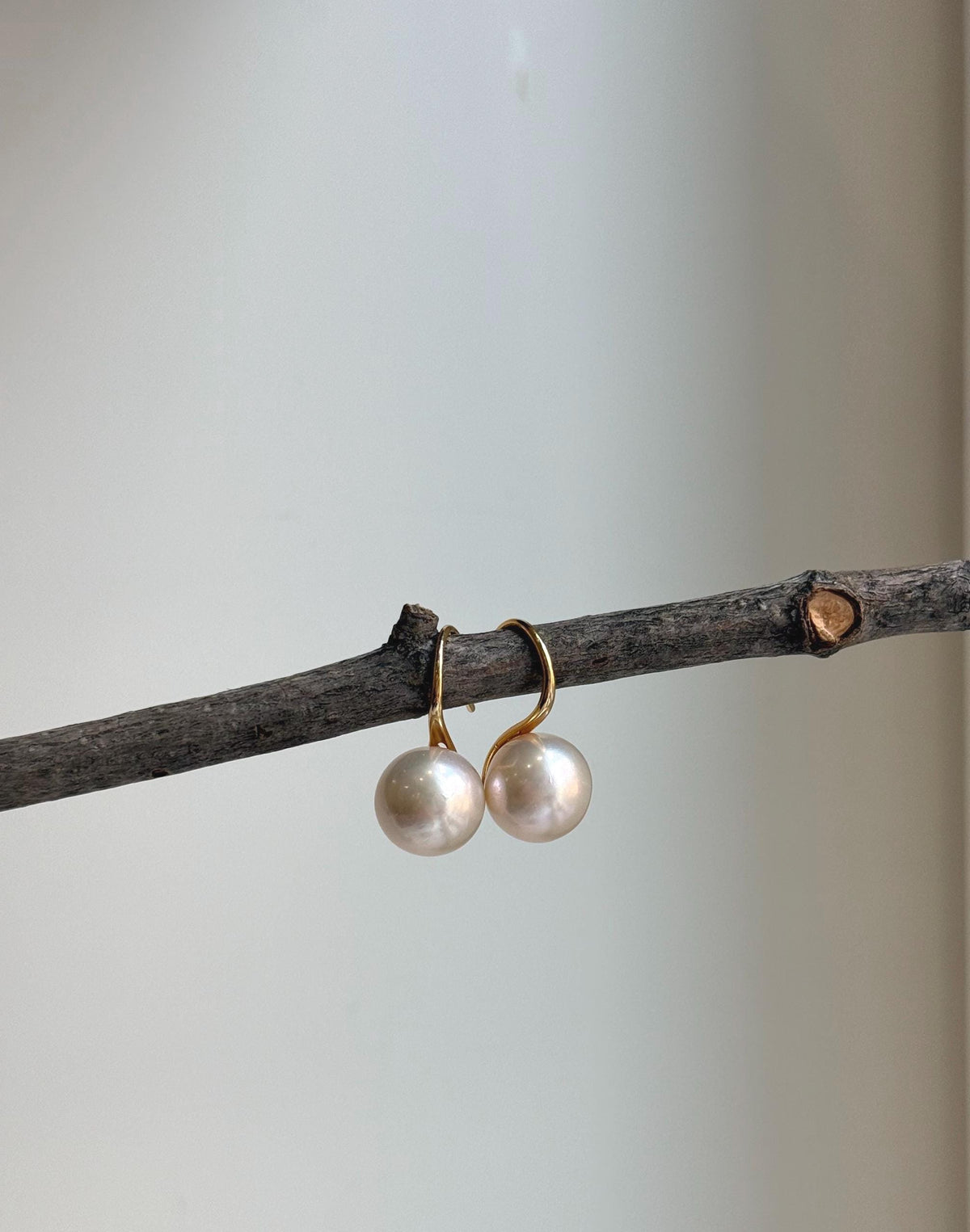Elly’s 10.3mm Edison Light rose Pearls High-heel Earrings hooks: Extreme luster Mirrored, 1.9cm high, S925 silver Classic earrings hooks. high quality pearls earrings gift for her