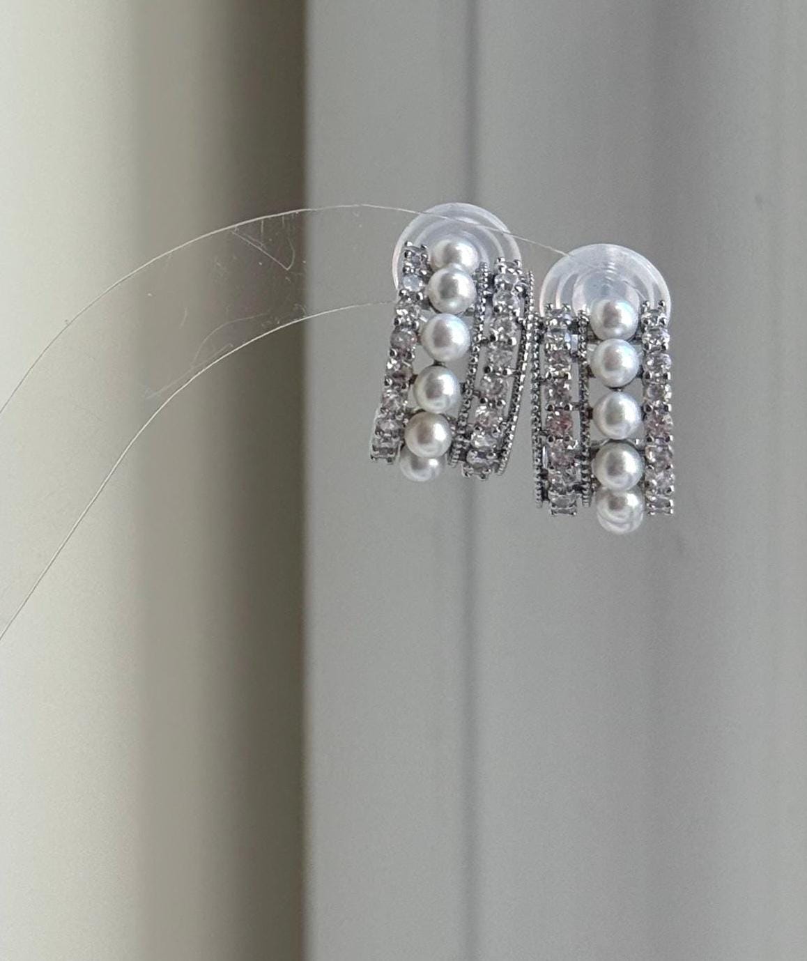 Elly’s white small pearls earrings: Extreme luster mirrored, 3.2-3.4mm,1x1.8cm, S925 studs earrings.Fancy cool Pearl earrings