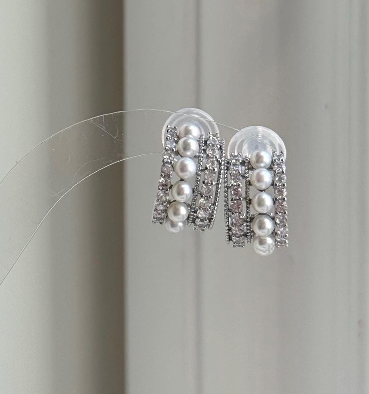 Elly’s white small pearls earrings: Extreme luster mirrored, 3.2-3.4mm,1x1.8cm, S925 studs earrings.Fancy cool Pearl earrings