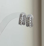 Elly’s white small pearls earrings: Extreme luster mirrored, 3.2-3.4mm,1x1.8cm, S925 studs earrings.Fancy cool Pearl earrings