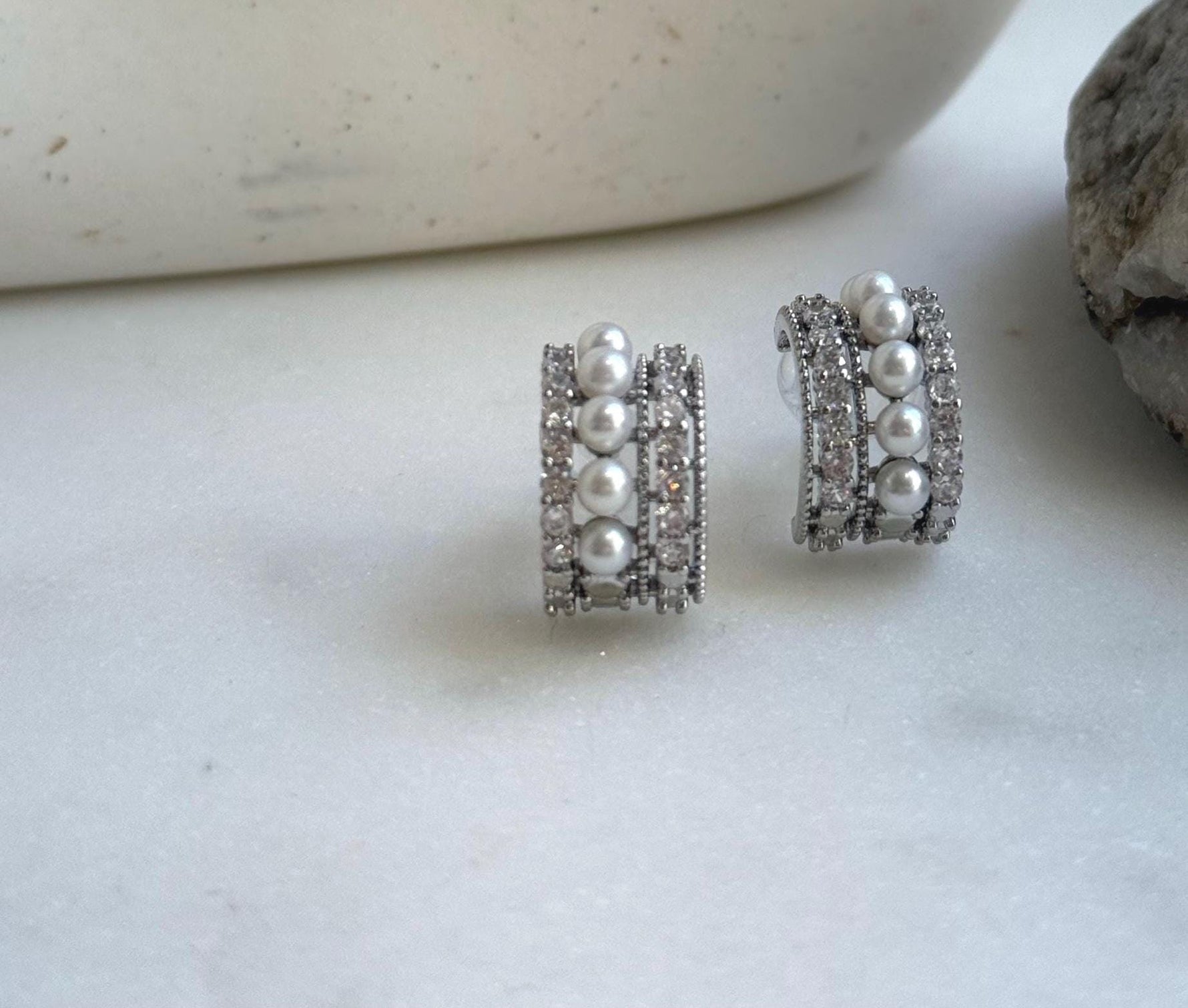 Elly’s white small pearls earrings: Extreme luster mirrored, 3.2-3.4mm,1x1.8cm, S925 studs earrings.Fancy cool Pearl earrings