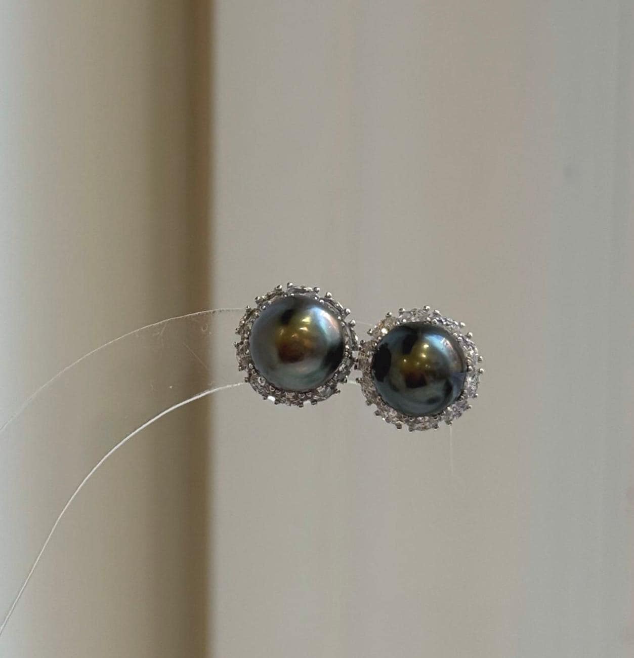 Elly’s 8.9mm Tahitian hunter Platinum ocean Pearls Floral Earrings Studs: Extreme luster Mirrored, 1.2cm dia, S925 silver earrings. gift for her daily office pearl earrings