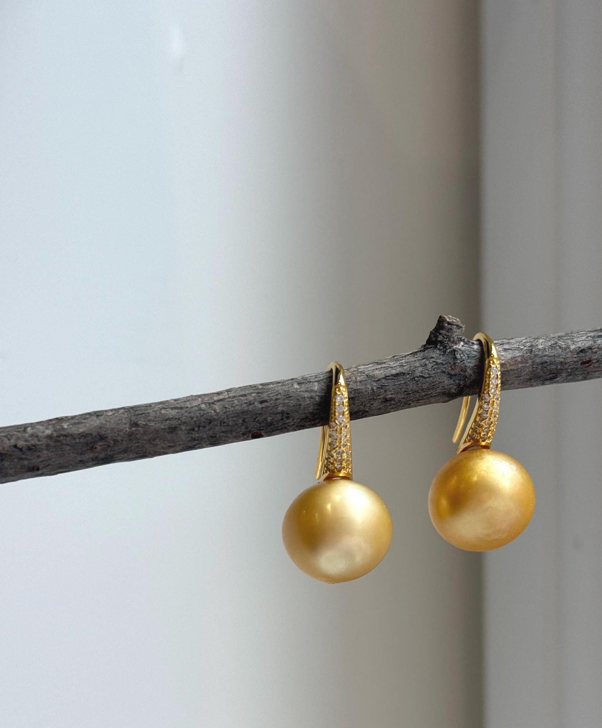 Elly’s 13.2mm Genius South sea golden ocean Pearls High-heel Earrings hooks: Strong luster, 2.5cm high, S925 silver cool earrings for her birthday anniversary daily office golden earrings