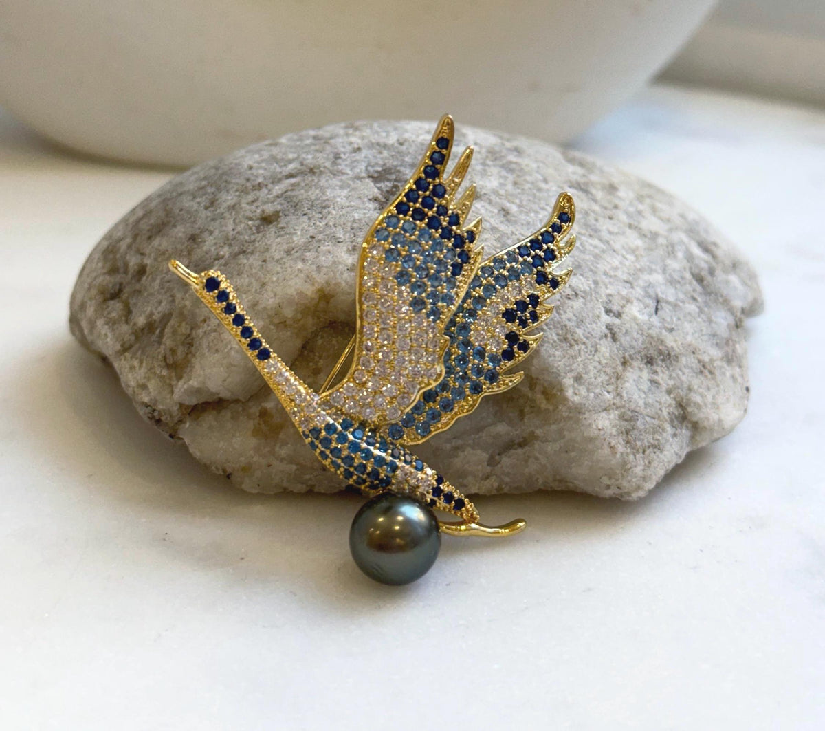 Elly’s Tahitian peacock hunter Ocean Pearl Bird Brooch pendant 2in1: Extreme luster mirrored, 10.3mm, 5x5cm, no chain. gift for her anniversary