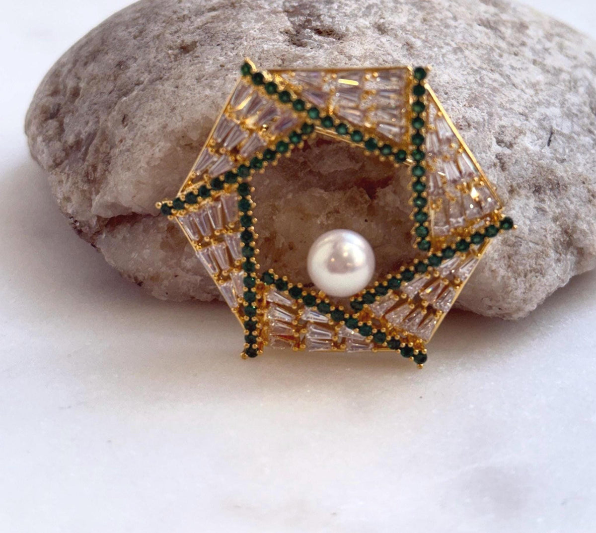 Elly’s White Pearl Vintage Brooch Pendant 2in1: Extreme luster mirrored,  8.2mm, 4.5cm dia. gift for her anniversary
