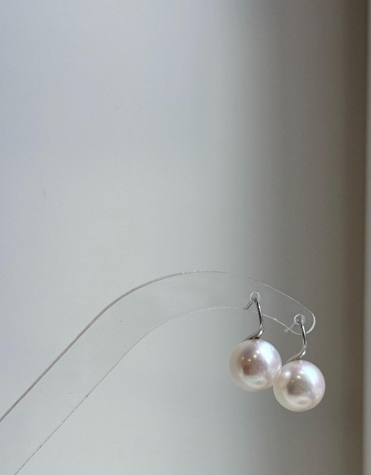 Elly’s 11.1mm Edison white Pearls pink hue Earrings Hooks: Extreme luster Mirrored, 1.8cm high, S925 silver minimalist earrings hooks.