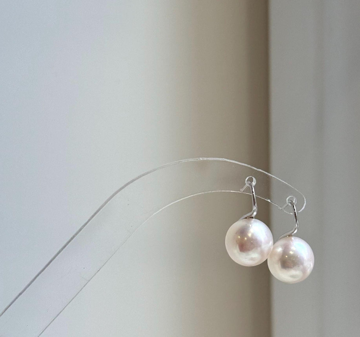 Elly’s 11.1mm Edison white Pearls pink hue Earrings Hooks: Extreme luster Mirrored, 1.8cm high, S925 silver minimalist earrings hooks.