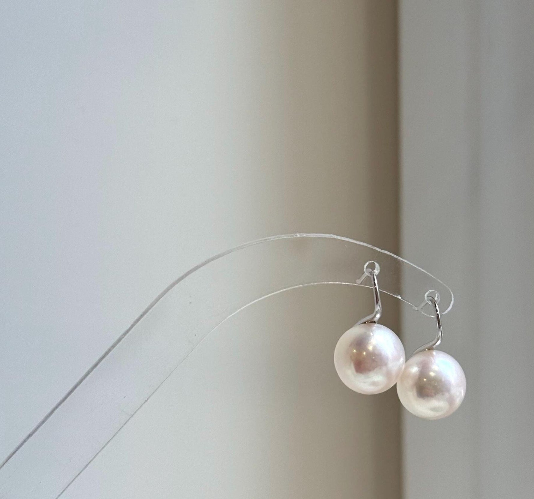 Elly’s 11.1mm Edison white Pearls pink hue Earrings Hooks: Extreme luster Mirrored, 1.8cm high, S925 silver minimalist earrings hooks.