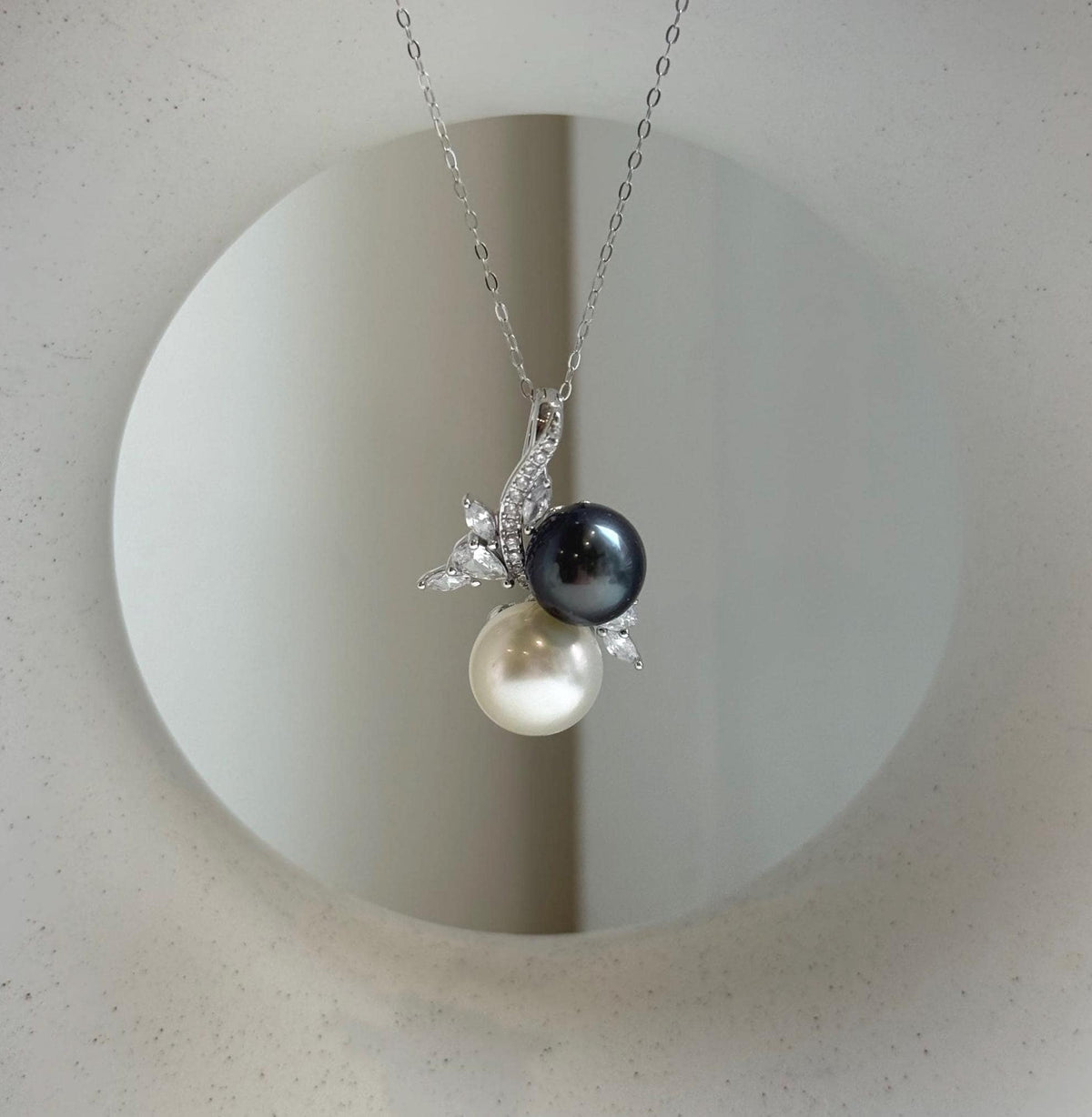 Elly’s Australian ocean Tahitian pearl Pendant: Extreme luster mirrored, 10-11.1mm, 2.7cm high, s925 silver floral pendant.