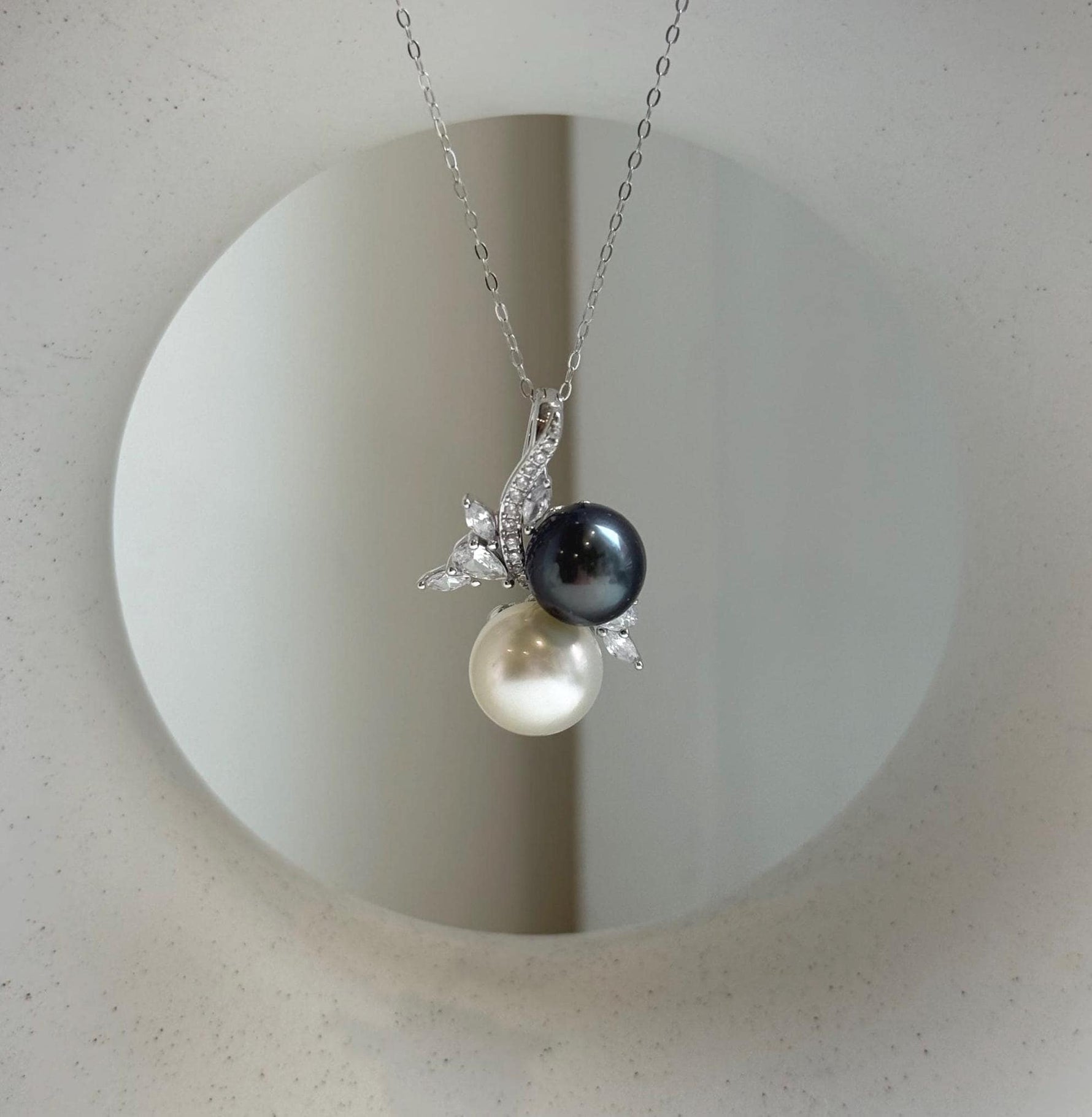 Elly’s Australian ocean Tahitian pearl Pendant: Extreme luster mirrored, 10-11.1mm, 2.7cm high, s925 silver floral pendant.
