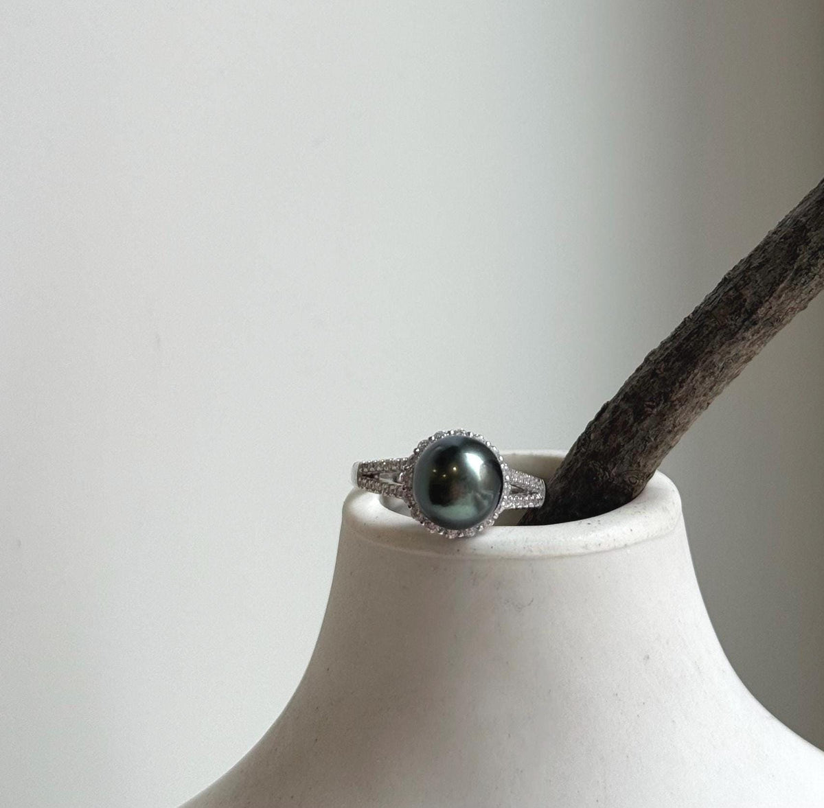 Elly’s 8.9mm Tahitian Peacock green ocean Pearl Ring: Extreme luster mirrored, S925 silver adjustable Ring.Pearl Jewelry Idea