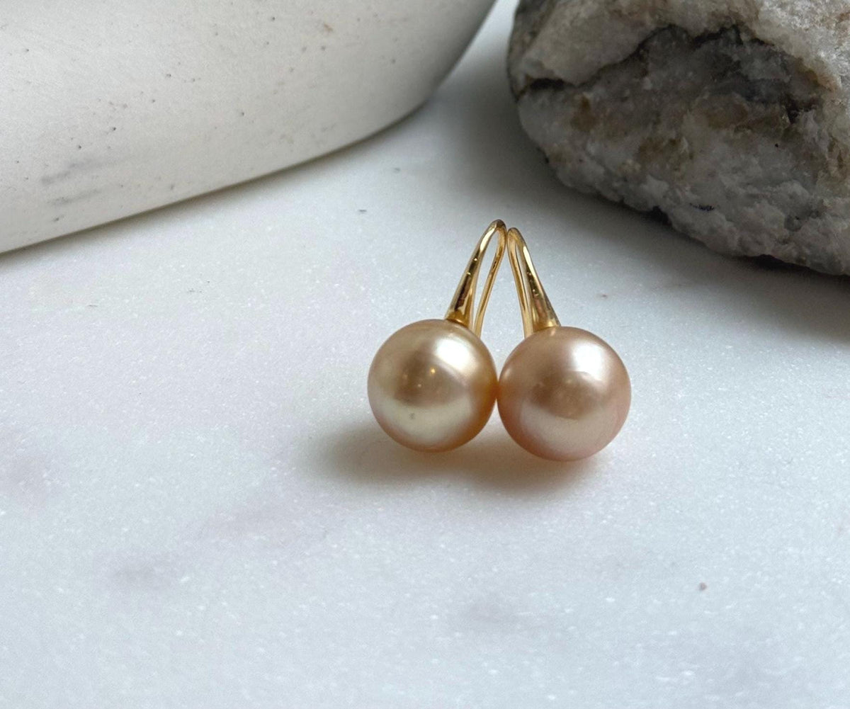 Elly’s 11.9mm Genius South sea golden ocean Pearls High-heel Earrings hooks: Extreme luster, 2.2cm high, S925 silver cool earrings.
