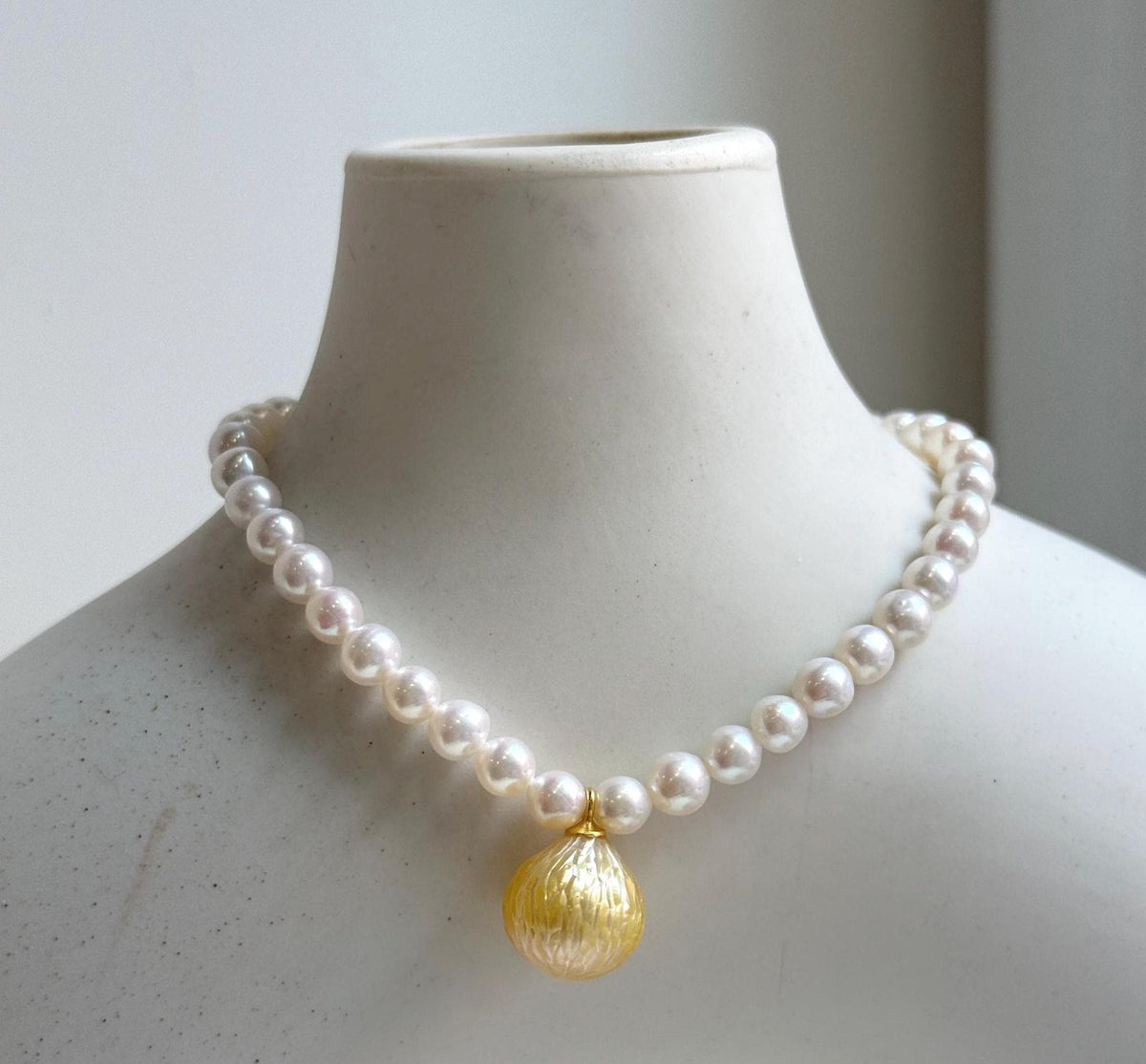 Elly’s Set 10.8mmSouth sea carved golden ocean Freshwater white pearls necklace:Extreme luster, 7.5”, S925 silver bracelet.