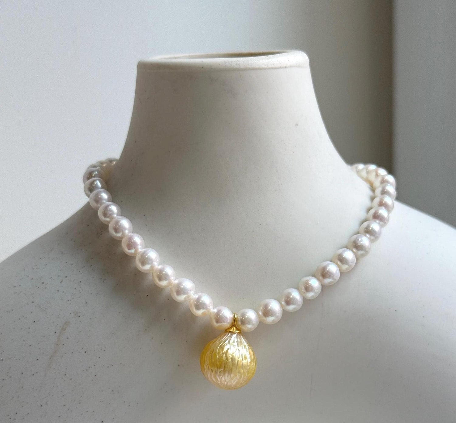 Elly’s Set 10.8mmSouth sea carved golden ocean Freshwater white pearls necklace:Extreme luster, 7.5”, S925 silver bracelet.