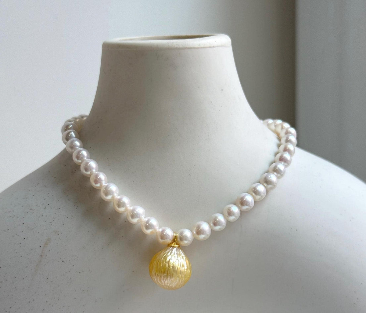 Elly’s Set 10.8mmSouth sea carved golden ocean Freshwater white pearls necklace:Extreme luster, 7.5”, S925 silver bracelet.