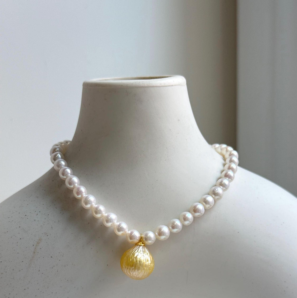 Elly’s Set 10.8mmSouth sea carved golden ocean Freshwater white pearls necklace:Extreme luster, 7.5”, S925 silver bracelet.