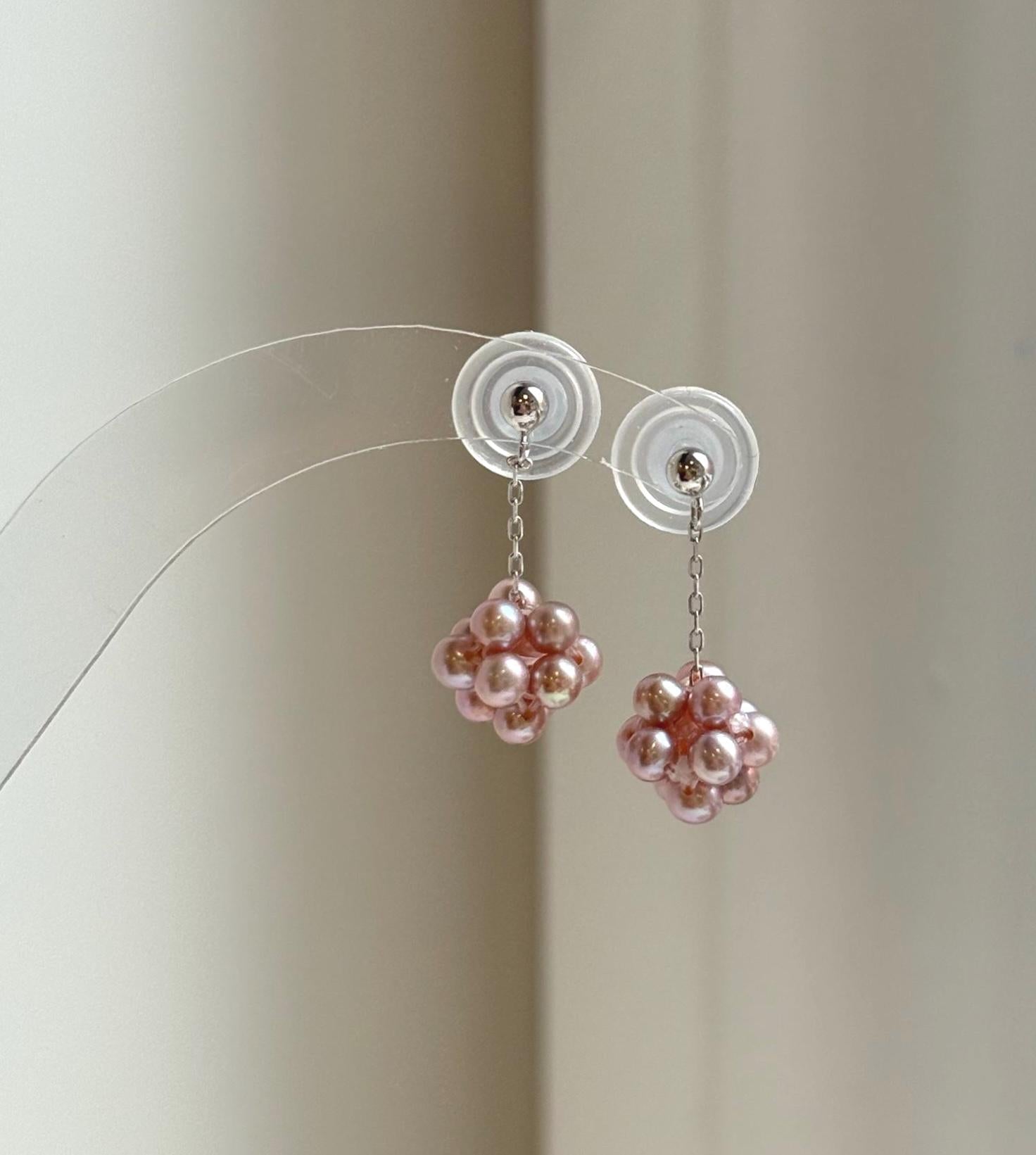 Elly’s Rose Mauve Pearls Earrings Chandeliers: Extreme luster Mirrored, 2.3cm high, S925 silver cool Hydrangea earrings. gift for her