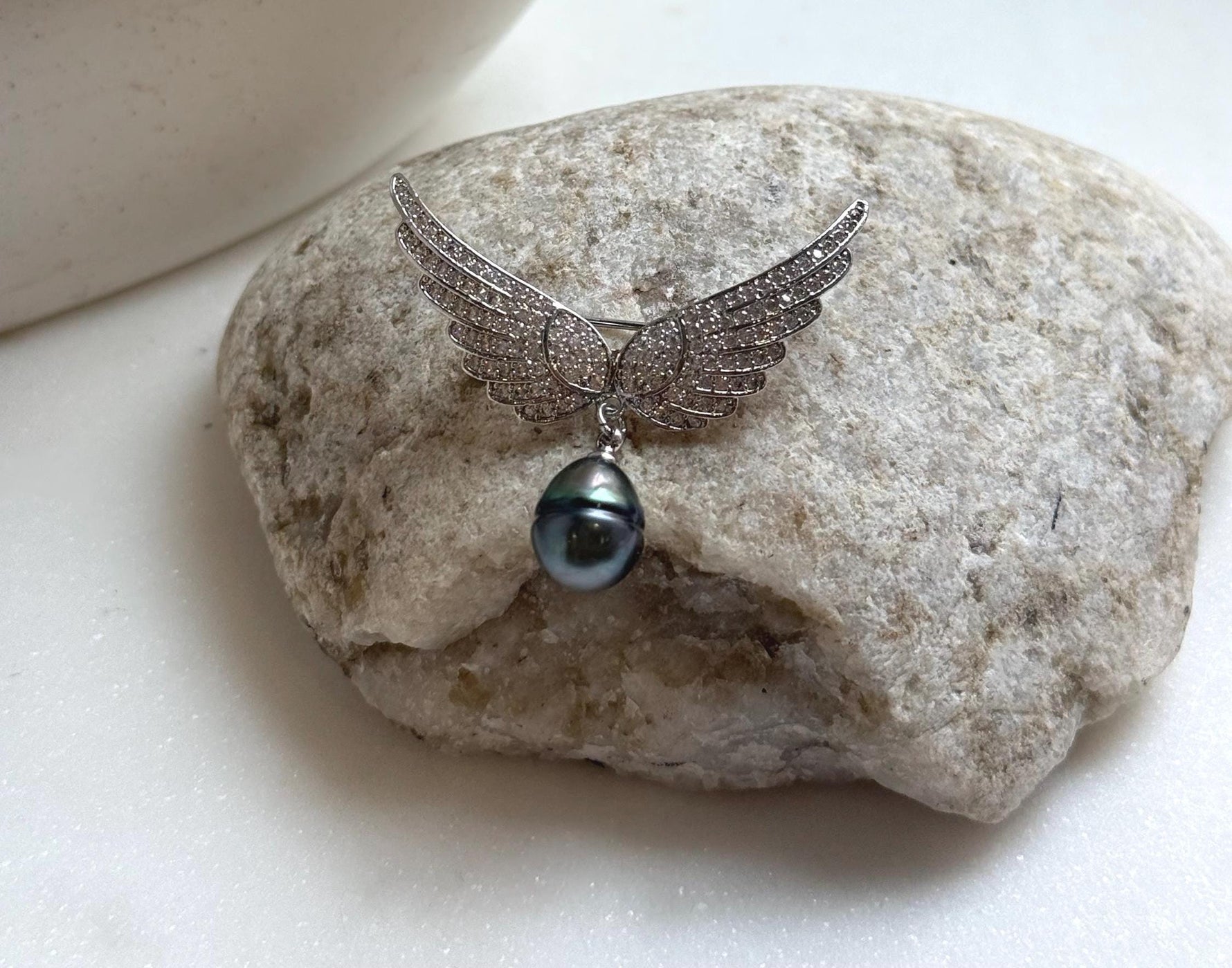 Elly’s Tahitian peacock green Ocean Pearl Vintage Brooch pendant 2in1: Extreme luster mirrored, 9.2mm, 4x3.7cm, gift for her birthday
