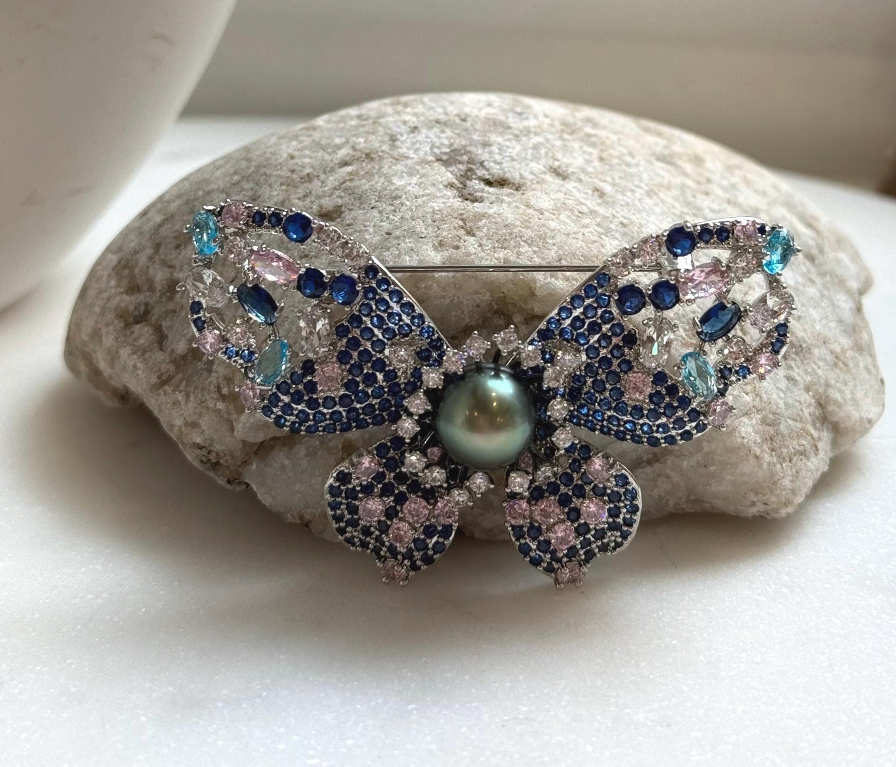 Elly’s Tahitian peacock green Ocean Pearl Butterfly Brooch pendant 2in1: Extreme luster mirrored, 10mm, 6x4cm, gift for her