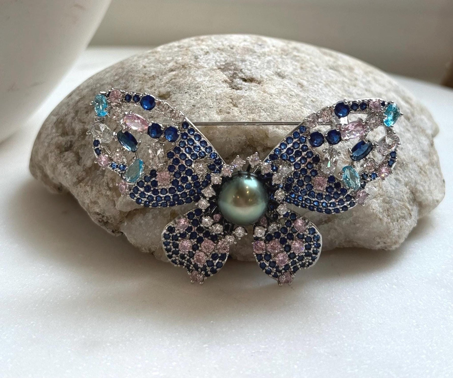 Elly’s Tahitian peacock green Ocean Pearl Butterfly Brooch pendant 2in1: Extreme luster mirrored, 10mm, 6x4cm, gift for her