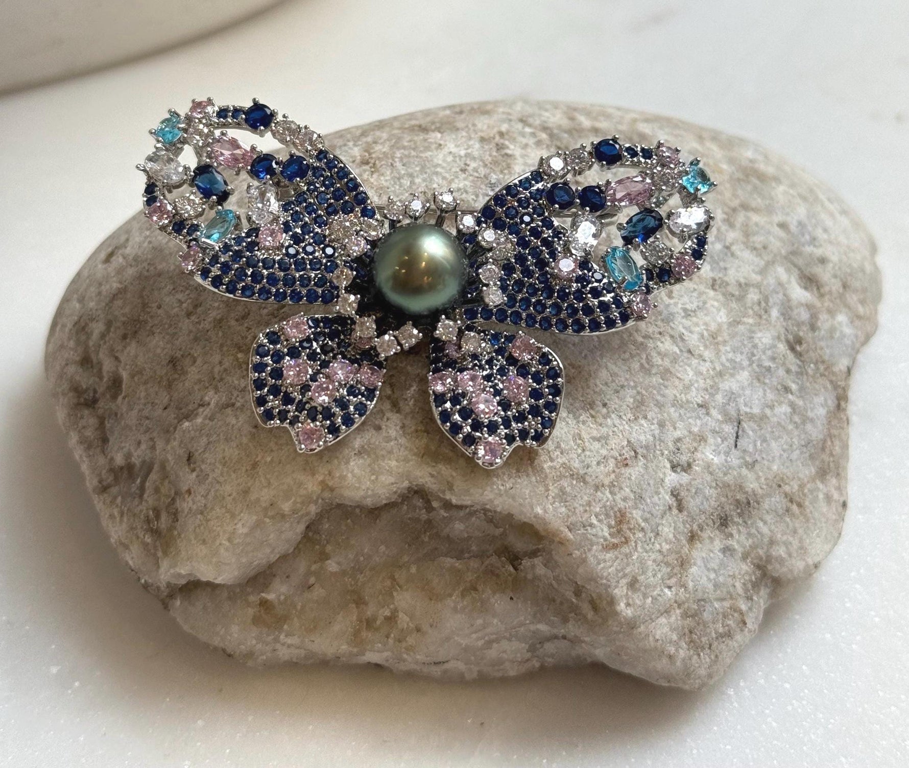 Elly’s Tahitian peacock green Ocean Pearl Butterfly Brooch pendant 2in1: Extreme luster mirrored, 10mm, 6x4cm, gift for her