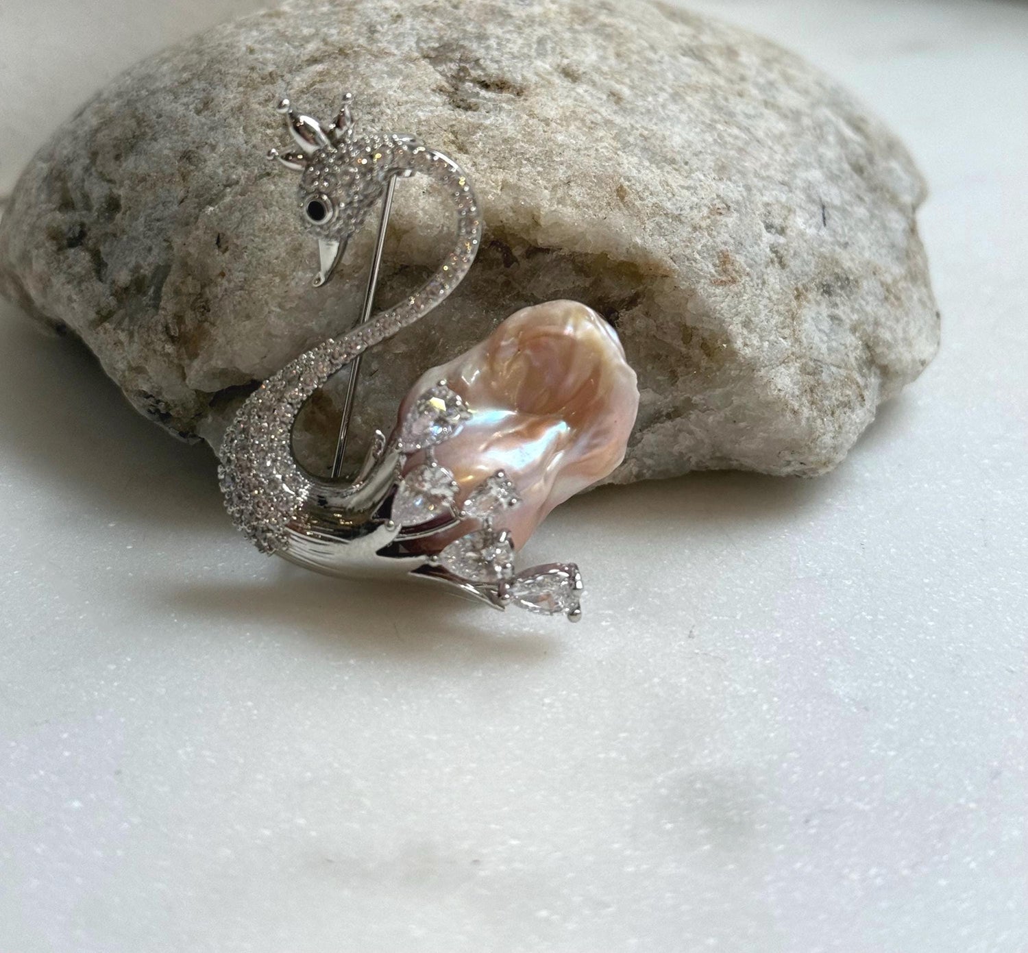 Elly’s Peach Rose iridescent Freshwater baroque Pearl Swan Brooch pendant 2in1: Extreme luster mirrored, to 23.8mm, 3.5x4.5cm, gift for her