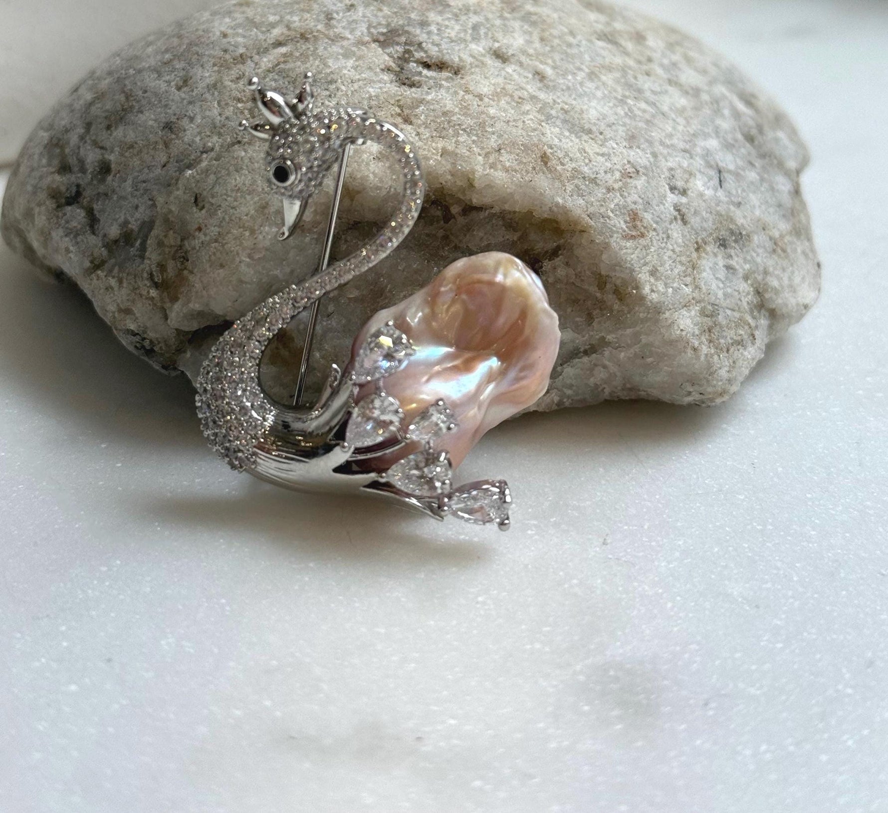 Elly’s Peach Rose iridescent Freshwater baroque Pearl Swan Brooch pendant 2in1: Extreme luster mirrored, to 23.8mm, 3.5x4.5cm, gift for her daily office brooch