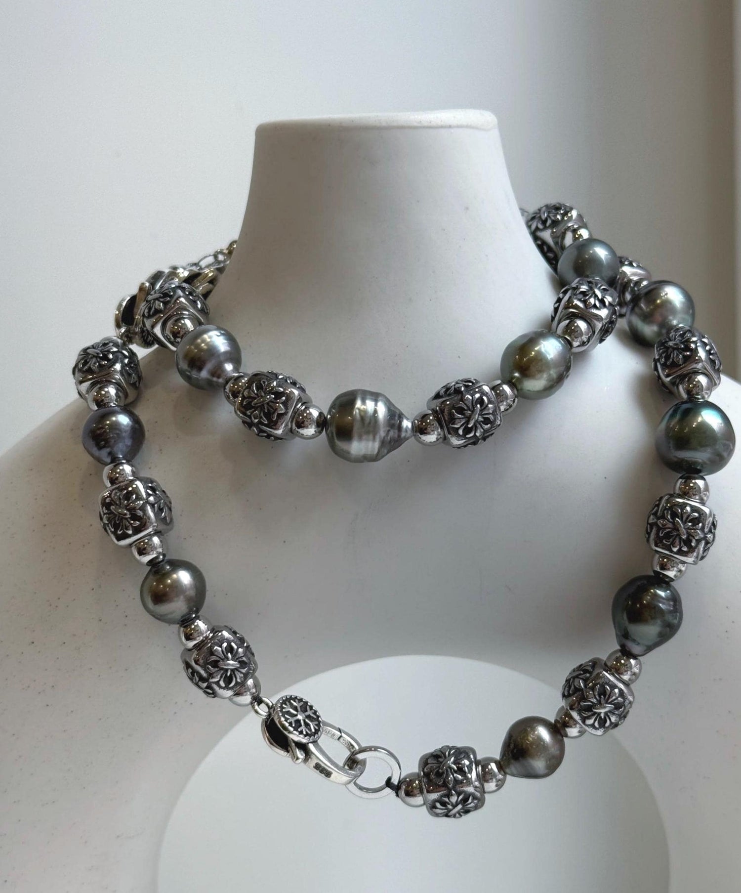 Elly’s 12pcs 8.4-10.6mm Tahitian natural peacock ocean pearls necklace strand: extreme luster, 18.7”, S925 silver necklace or bracelet.