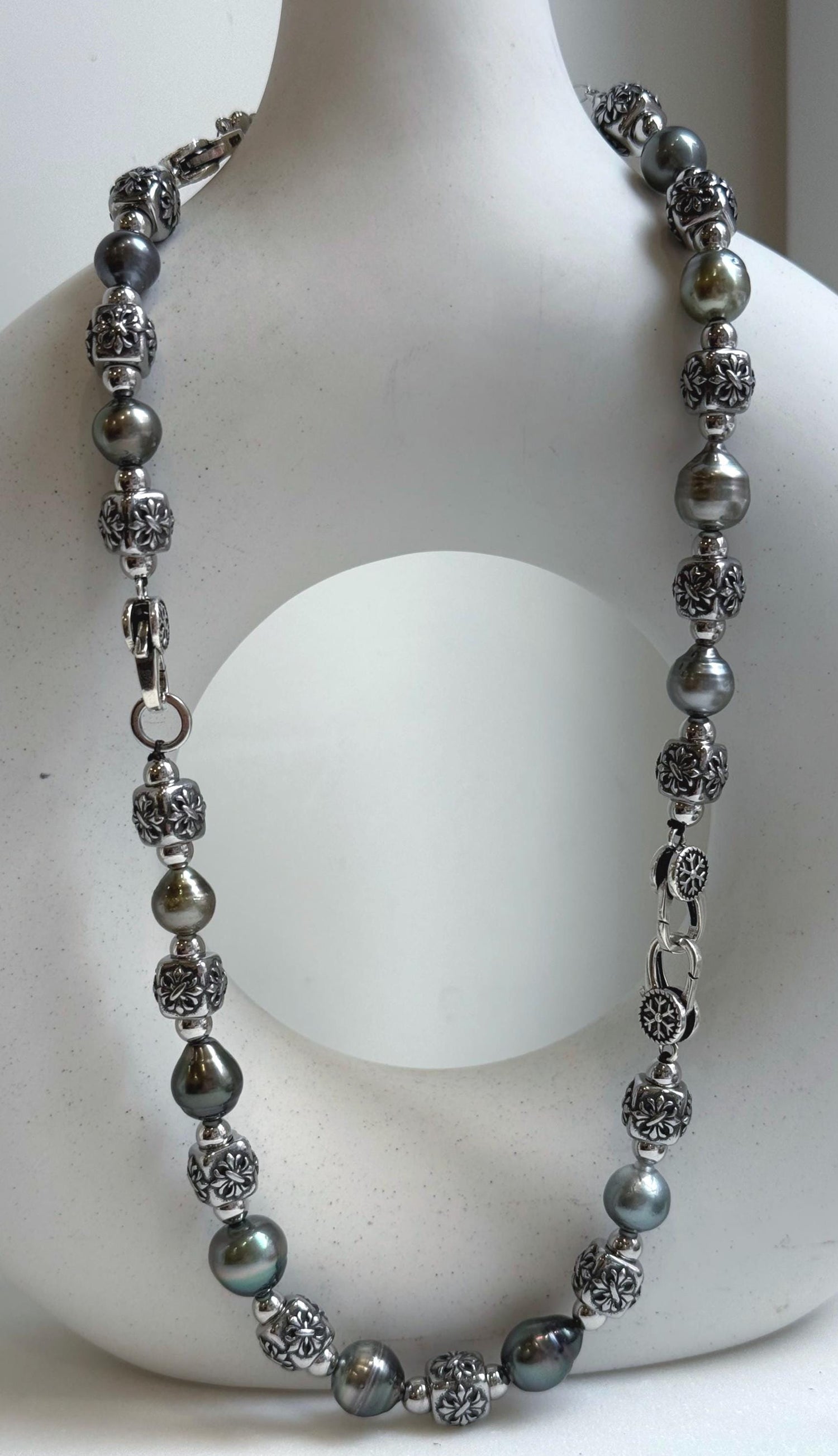 Elly’s 12pcs 8.4-10.6mm cool Tahitian natural peacock ocean pearls necklace strand: extreme luster, 18.7”, S925 silver necklace or bracelet.