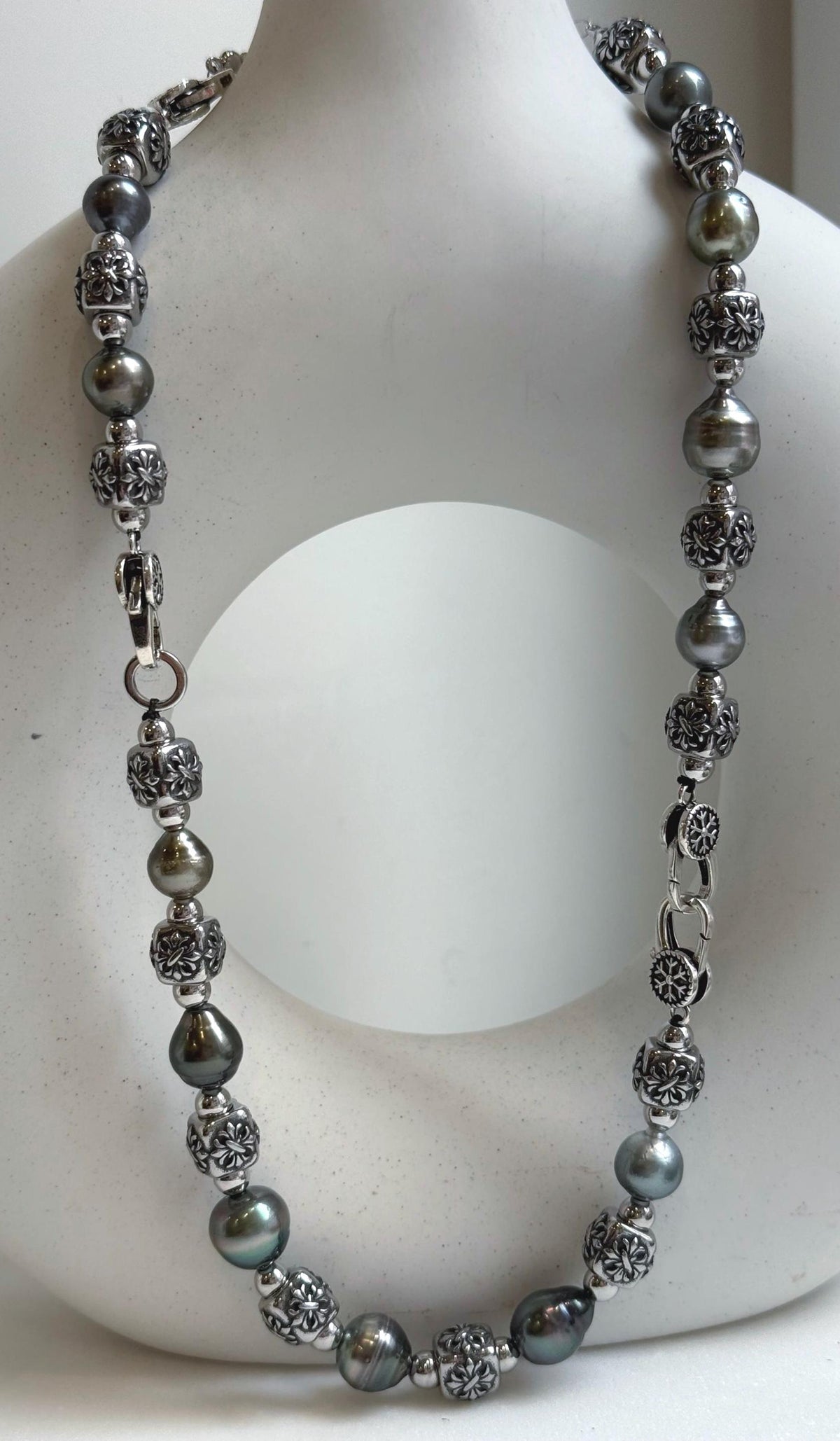 Elly’s 12pcs 8.4-10.6mm cool Tahitian natural peacock ocean pearls necklace strand: extreme luster, 18.7”, S925 silver necklace or bracelet.
