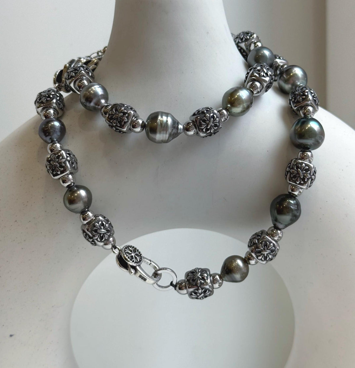 Elly’s 12pcs 8.4-10.6mm cool Tahitian natural peacock ocean pearls necklace strand: extreme luster, 18.7”, S925 silver necklace or bracelet.