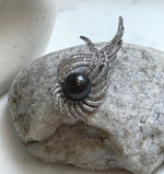 Elly’s 12.6mm Tahitian black Ocean Pearl Vintage Brooch pendant 2in1: Extreme luster mirrored, 2.7x6cm
