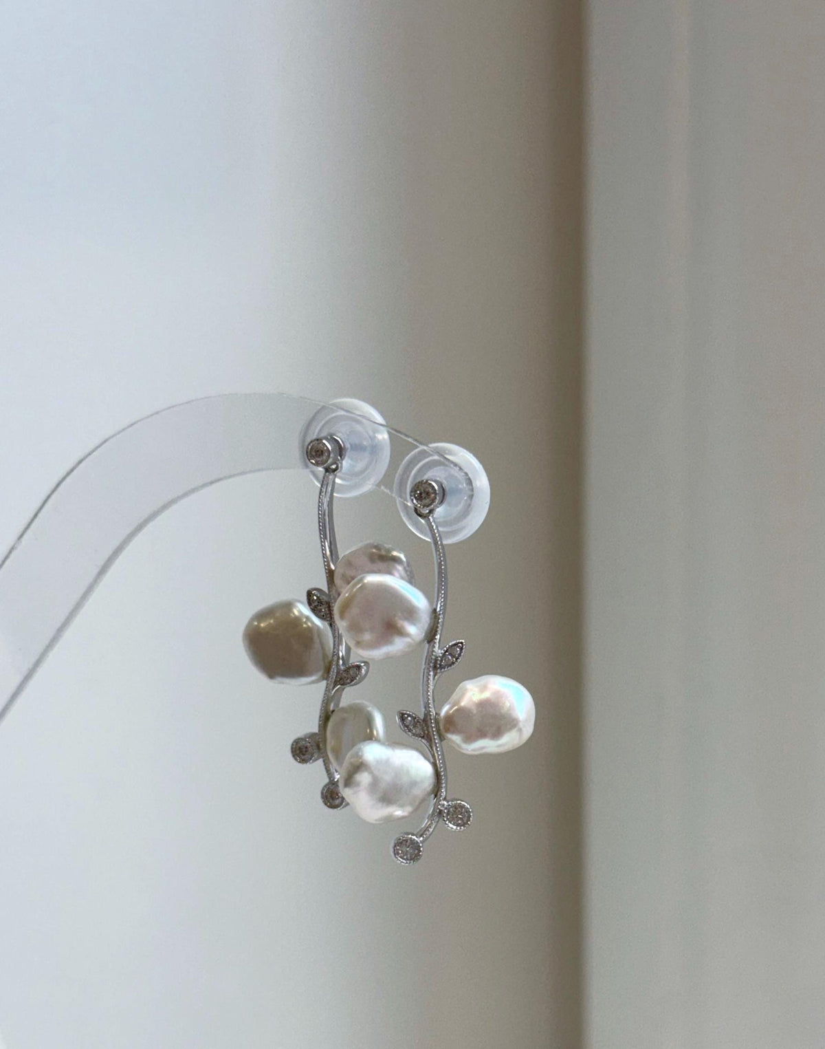 Elly’s freshwater white iridescent petal Keshi pearls Floral earrings chandeliers: 3.8cm high, S925 silver earrings. gift for her holiday