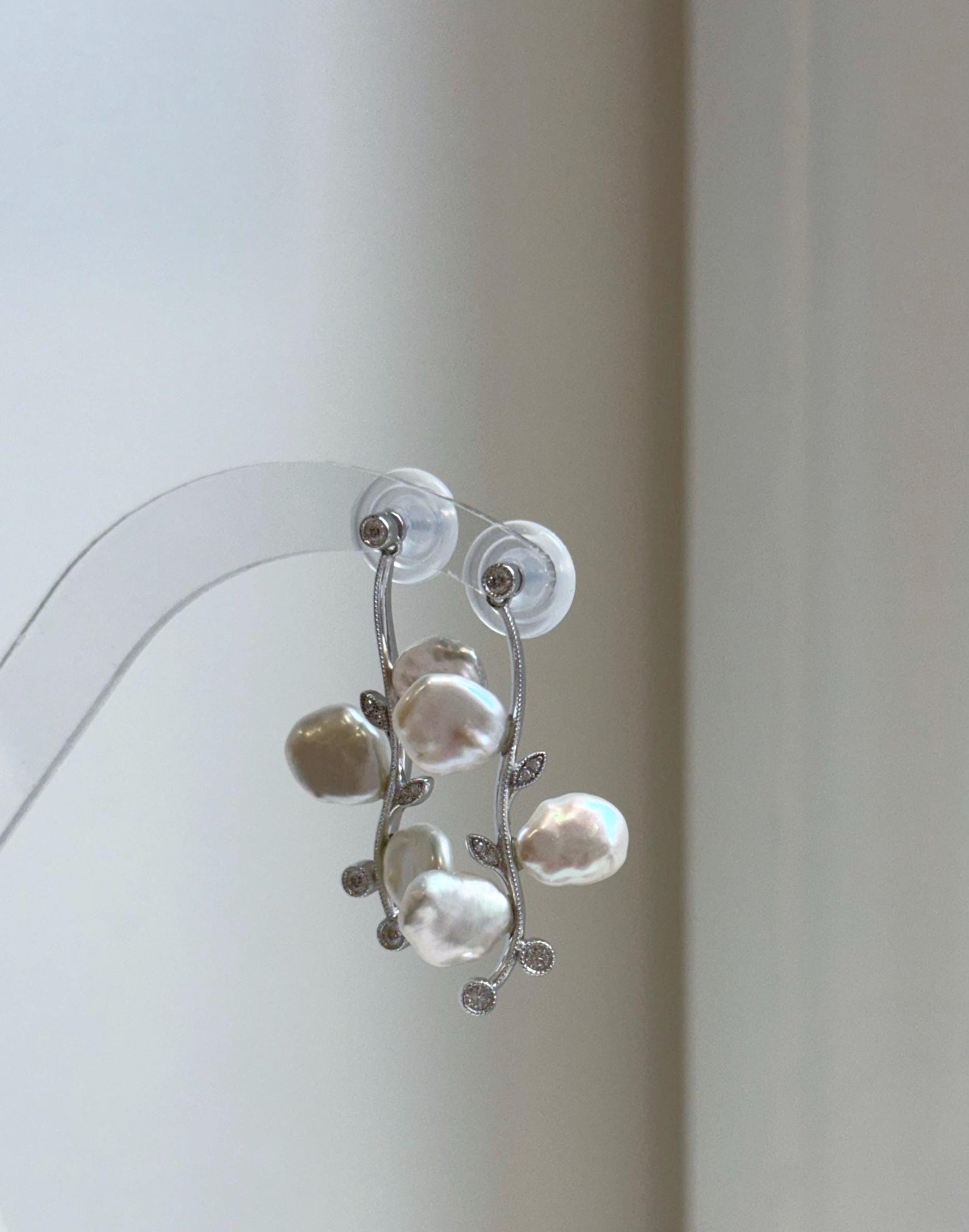 Elly’s freshwater white iridescent petal Keshi pearls Floral earrings chandeliers: 3.8cm high, S925 silver earrings. gift for her holiday