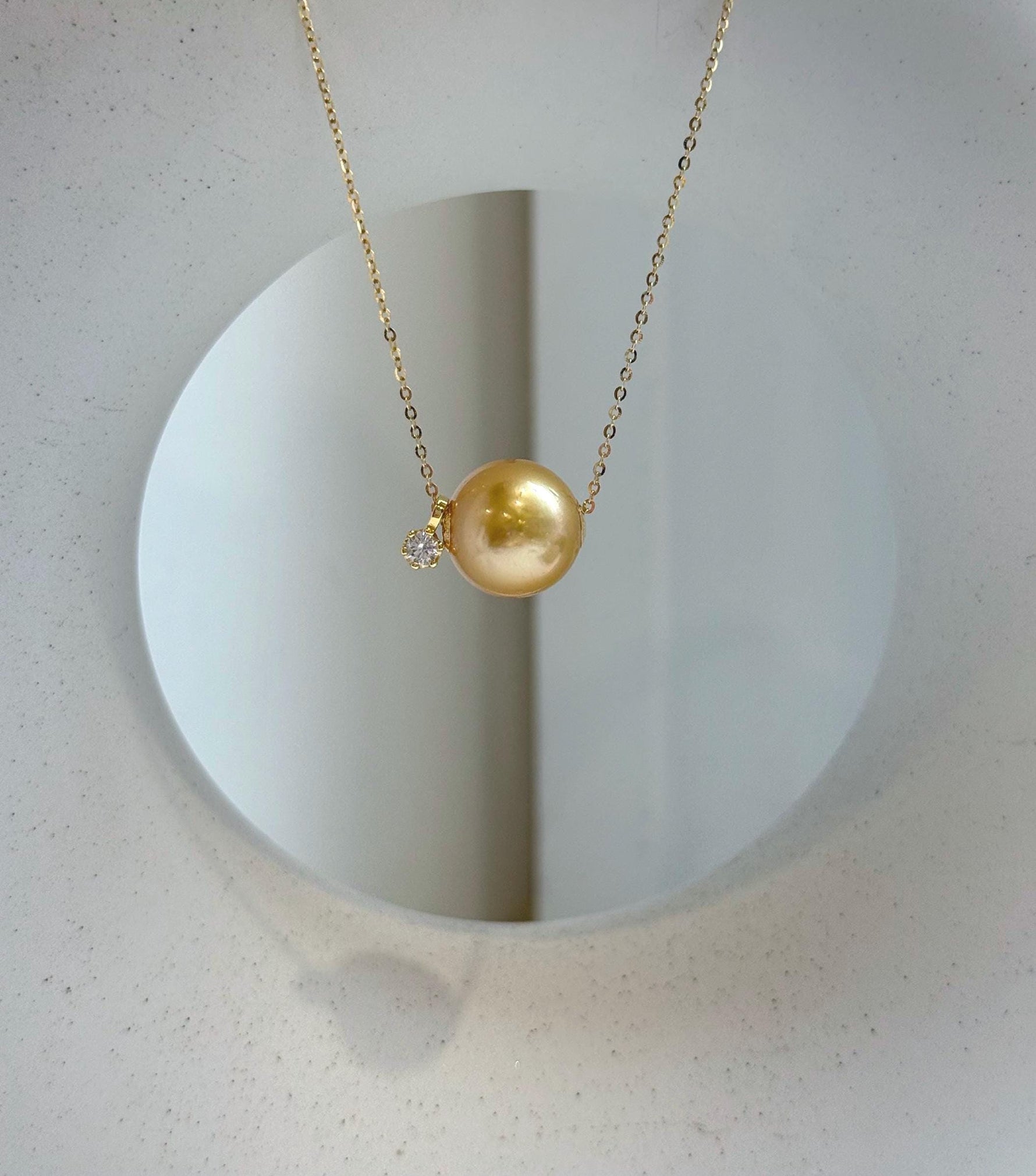 Elly’s Au750 18k Gold 12.8mm South sea deep gold ocean Pearl Floating pendant:Extreme luster mirrored, silver chain.