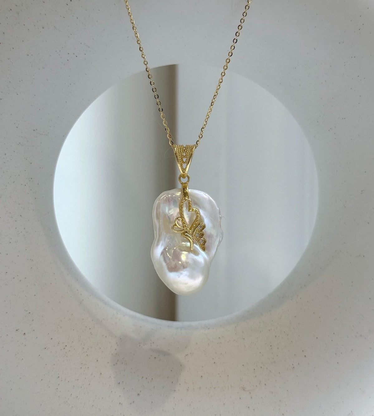 Elly’s Insale White Iridescent baroque pearl Pendant: Extreme luster, 19.4x27mm, 4cm high, S925 silver butterfly pendant.