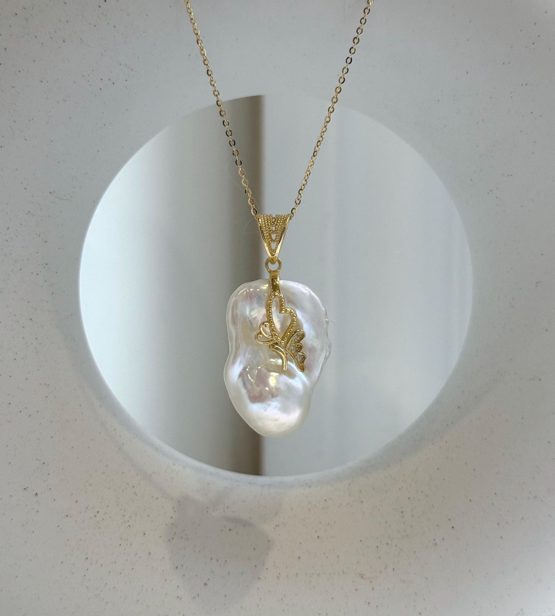 Elly’s Insale White Iridescent baroque pearl Pendant: Extreme luster, 19.4x27mm, 4cm high, S925 silver butterfly pendant.