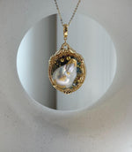 Elly’s White iridescent Freshwater baroque Pearl Gold foiled Vintage Brooch pendant 2in1: Extreme luster, 3x4.8cm, elegant high quality brooch gift for her