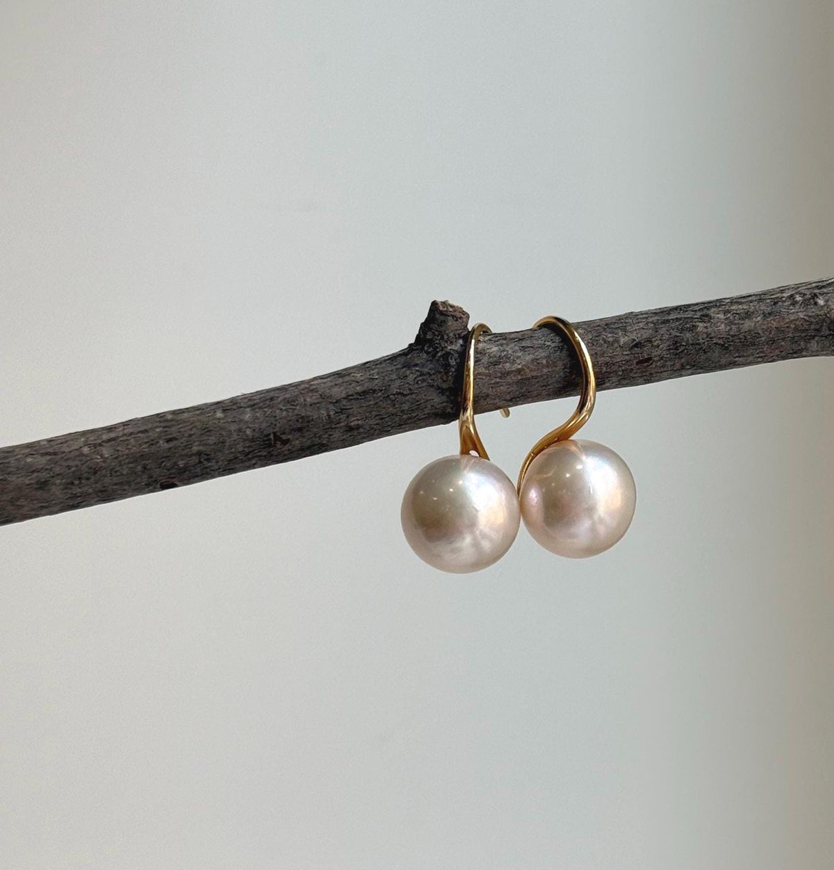 Elly’s 10.3mm Edison Light rose Pearls High-heel Earrings hooks: Extreme luster Mirrored, 1.9cm high, S925 silver Classic earrings hooks. high quality pearls earrings gift for her