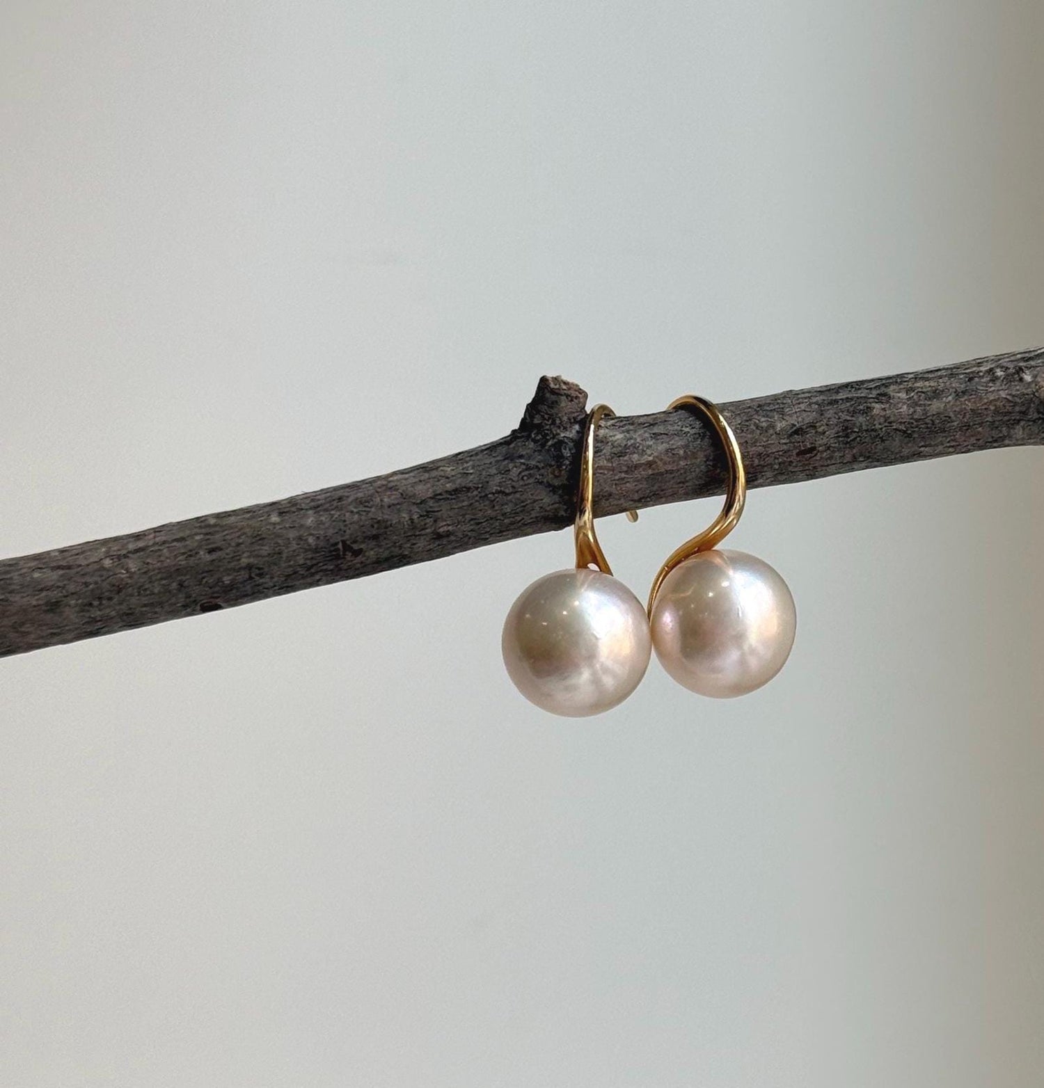 Elly’s 10.3mm Edison Light rose Pearls High-heel Earrings hooks: Extreme luster Mirrored, 1.9cm high, S925 silver Classic earrings hooks. high quality pearls earrings gift for her